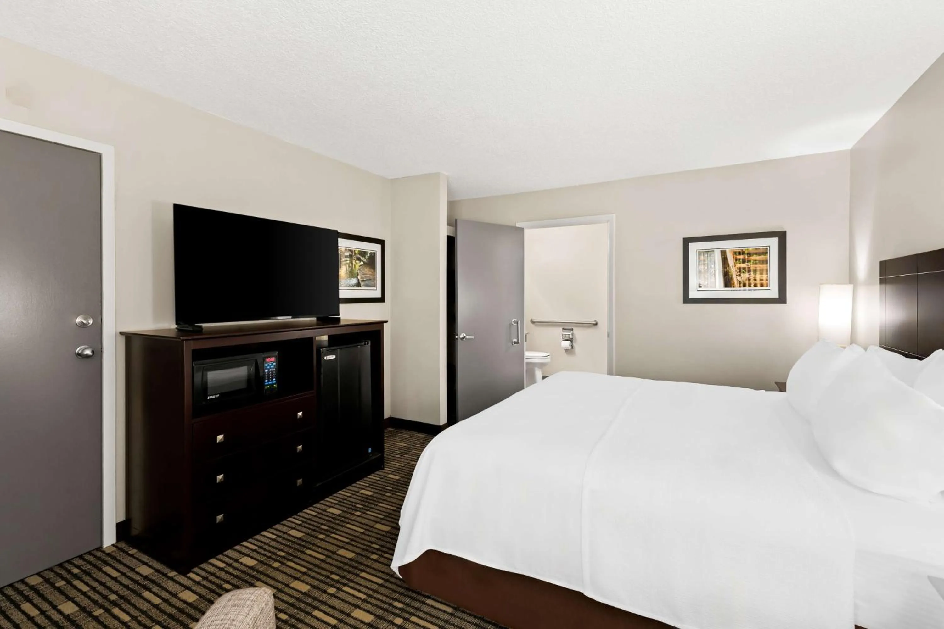 Bedroom, Bed in Best Western State Fair Inn