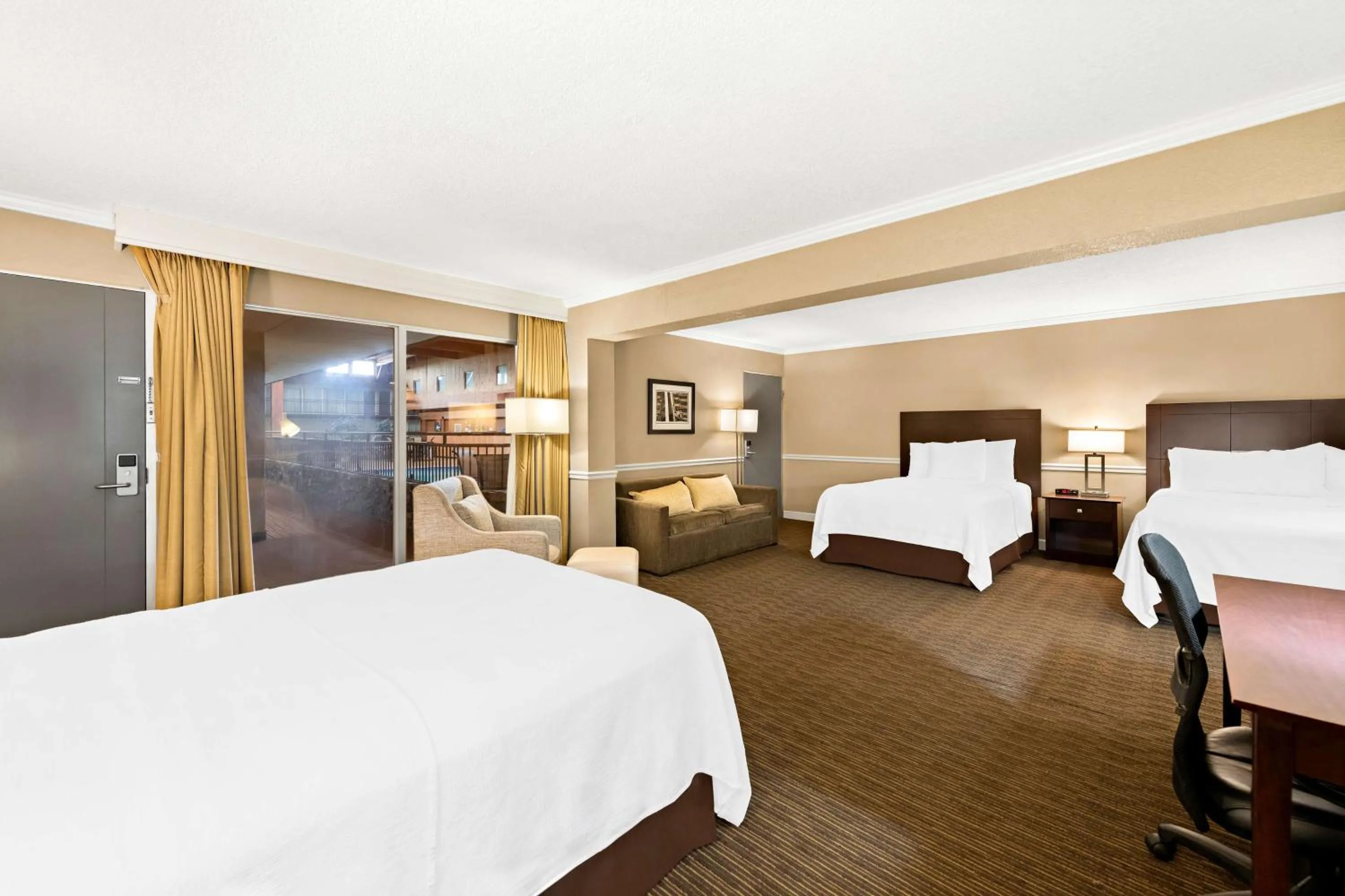 Photo of the whole room, Bed in Best Western State Fair Inn