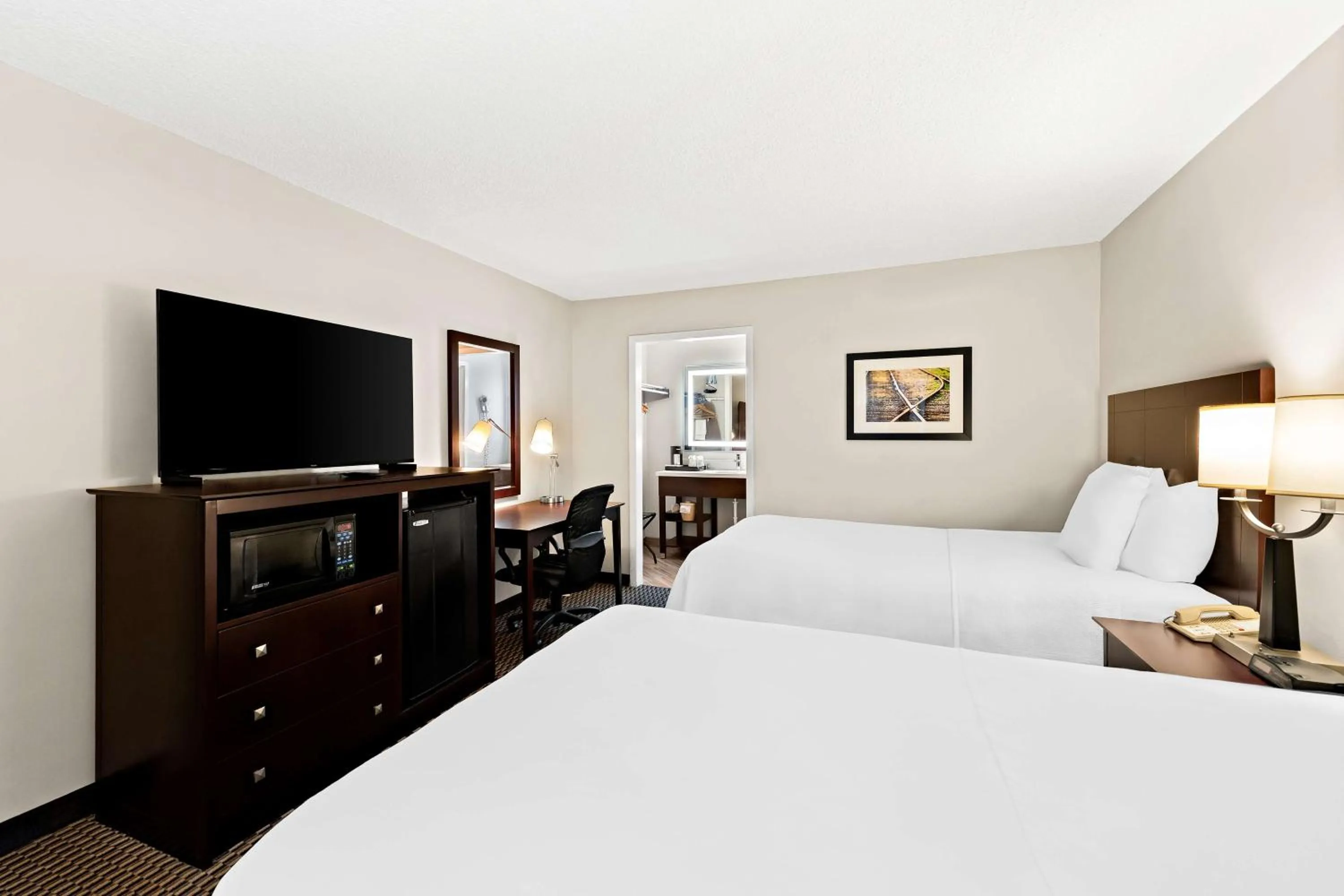 Bedroom, Bed in Best Western State Fair Inn