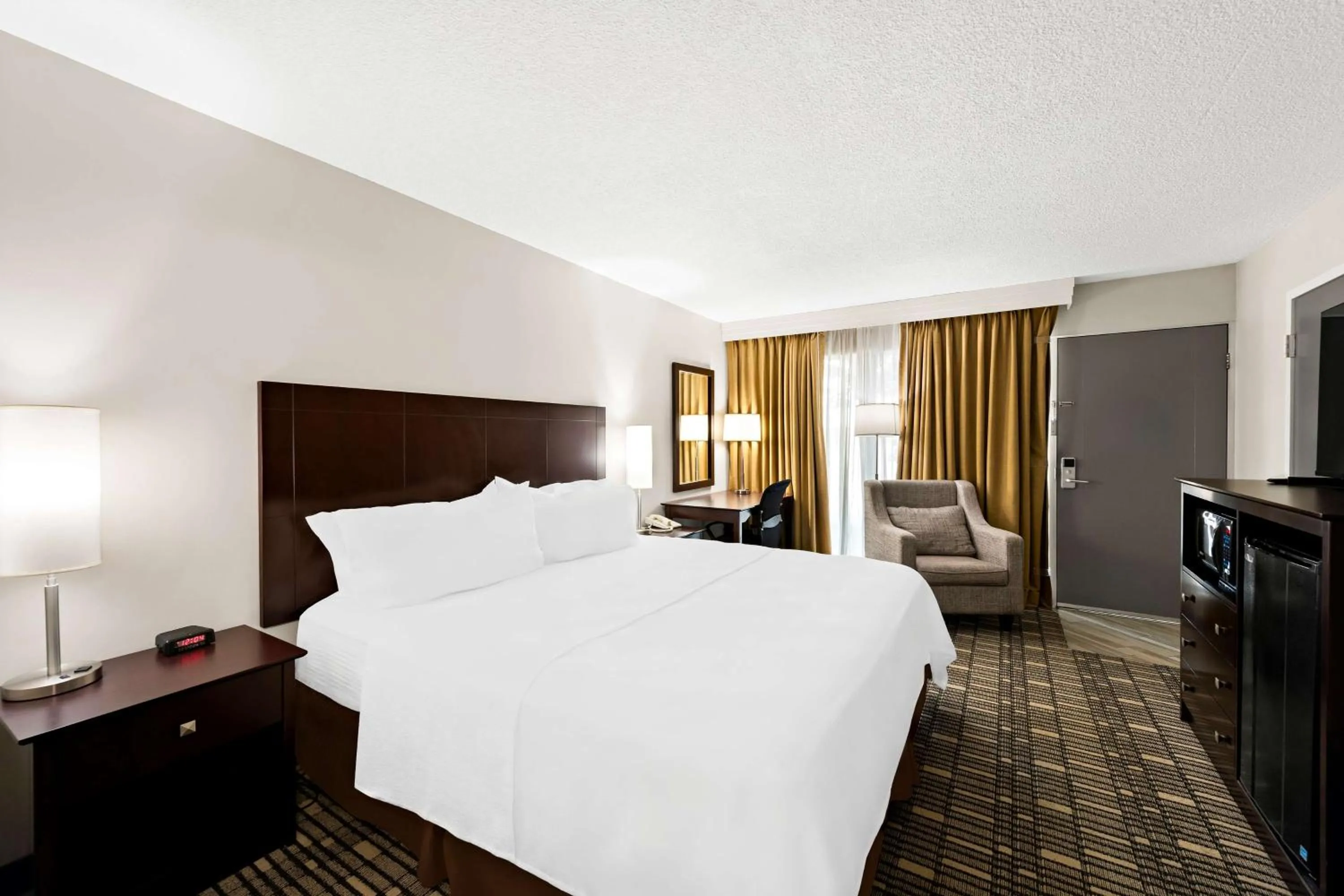 Bedroom, Bed in Best Western State Fair Inn