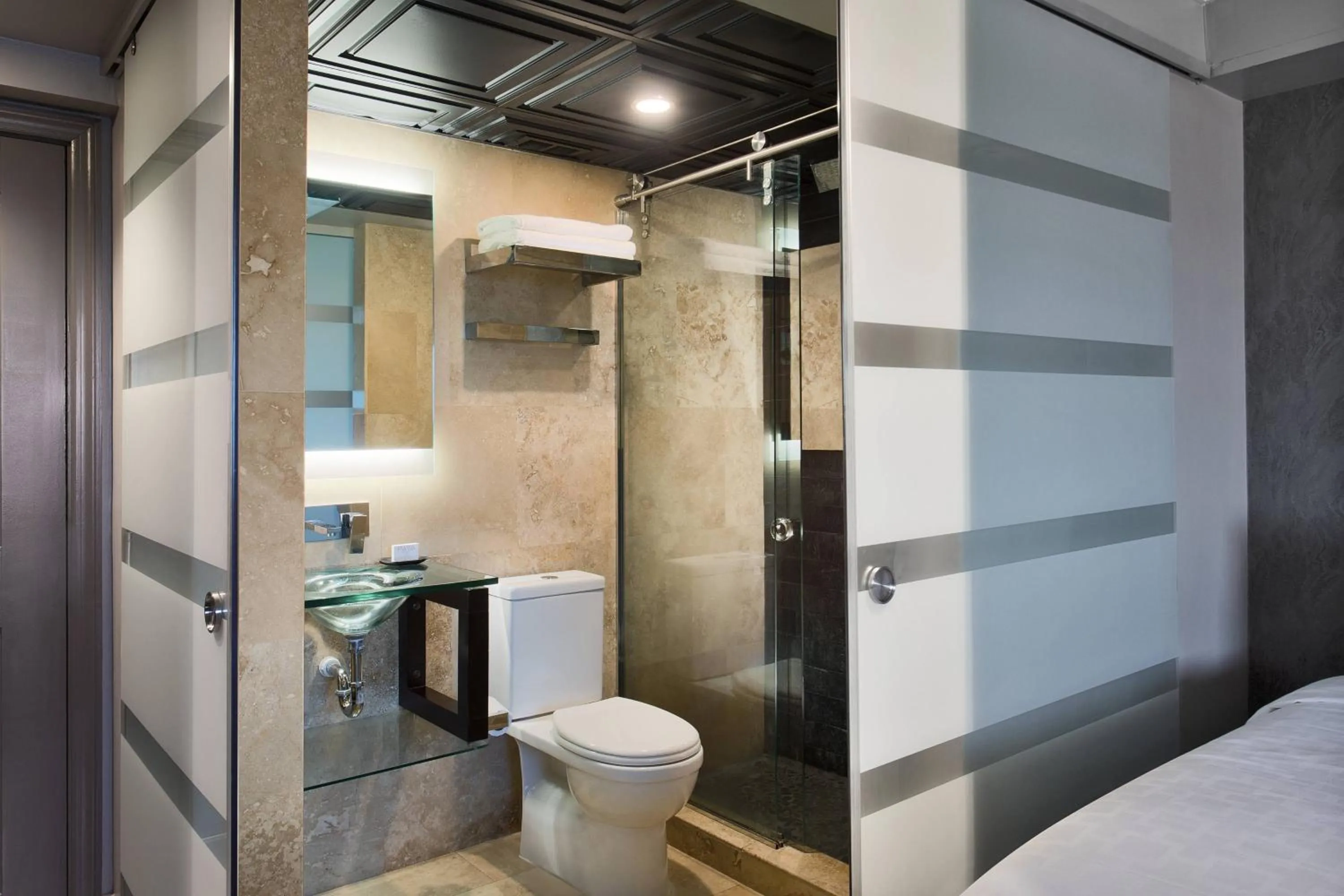 Bathroom in Hotel Duval, Autograph Collection