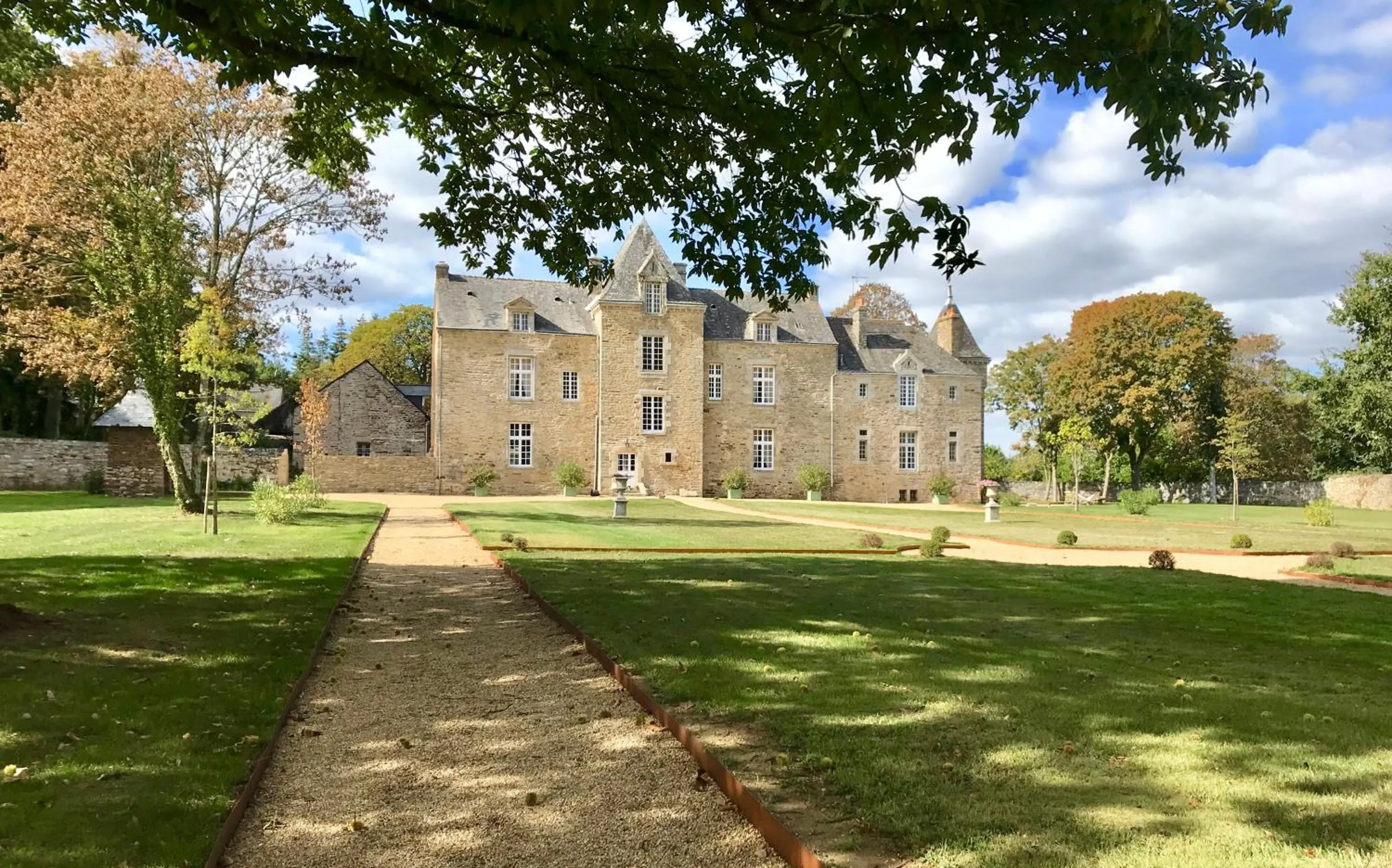 Property building in Château de Cadouzan