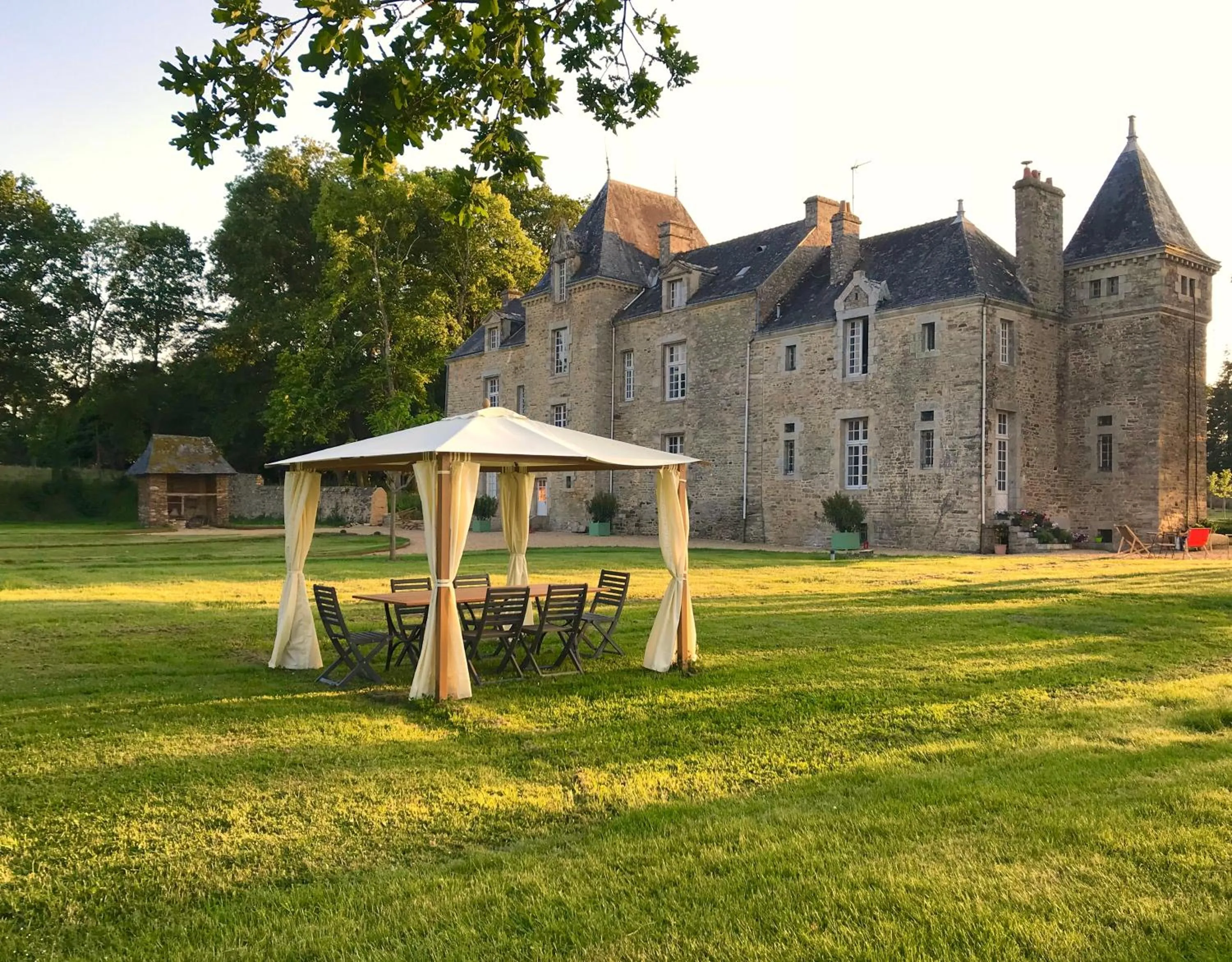 Property building in Château de Cadouzan