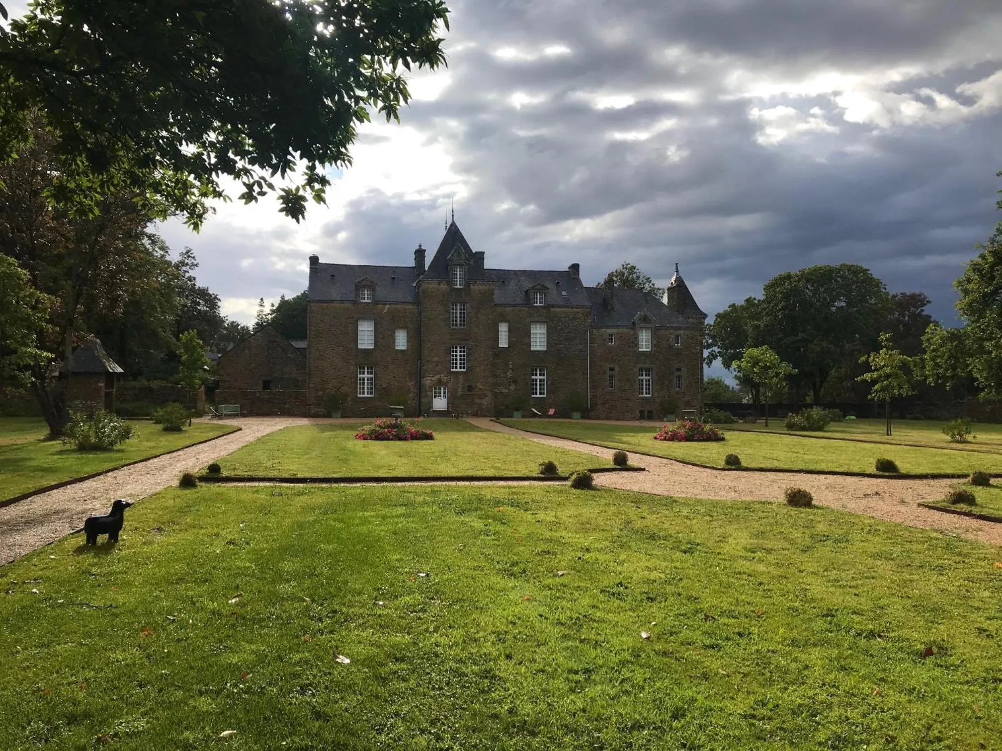 Property building in Château de Cadouzan
