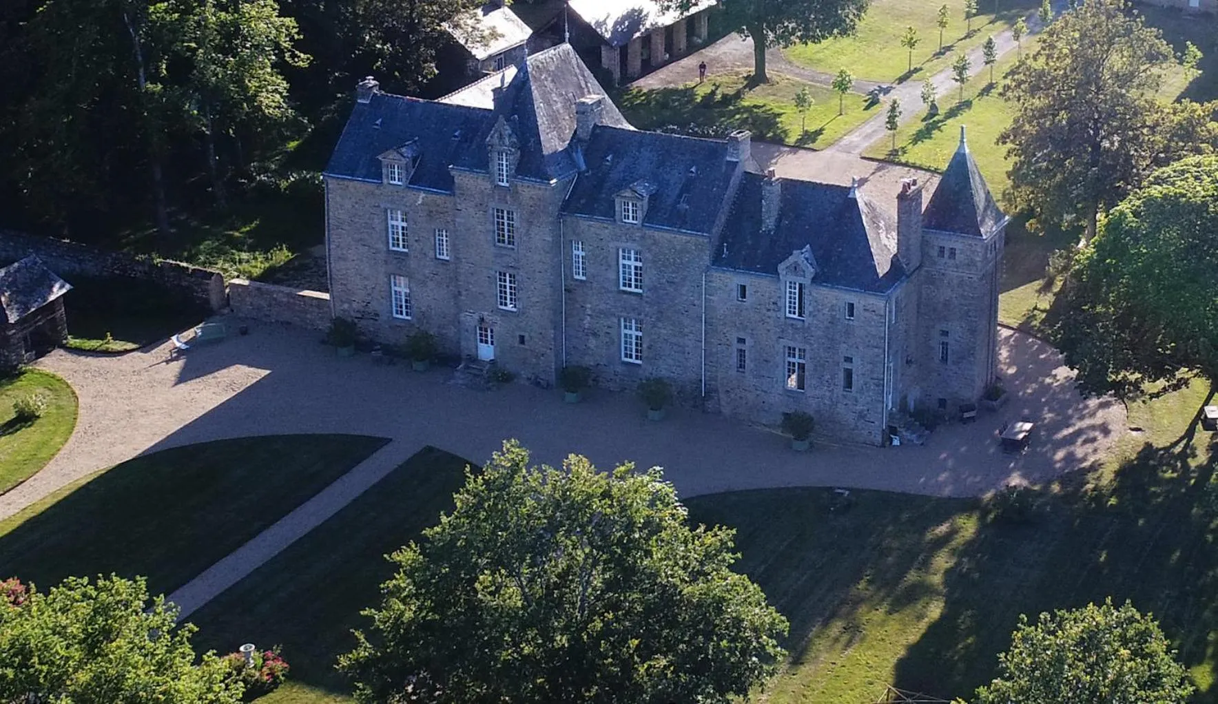 Property building in Château de Cadouzan