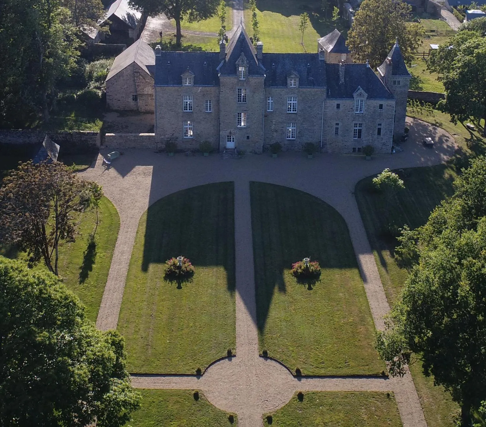 Property building in Château de Cadouzan
