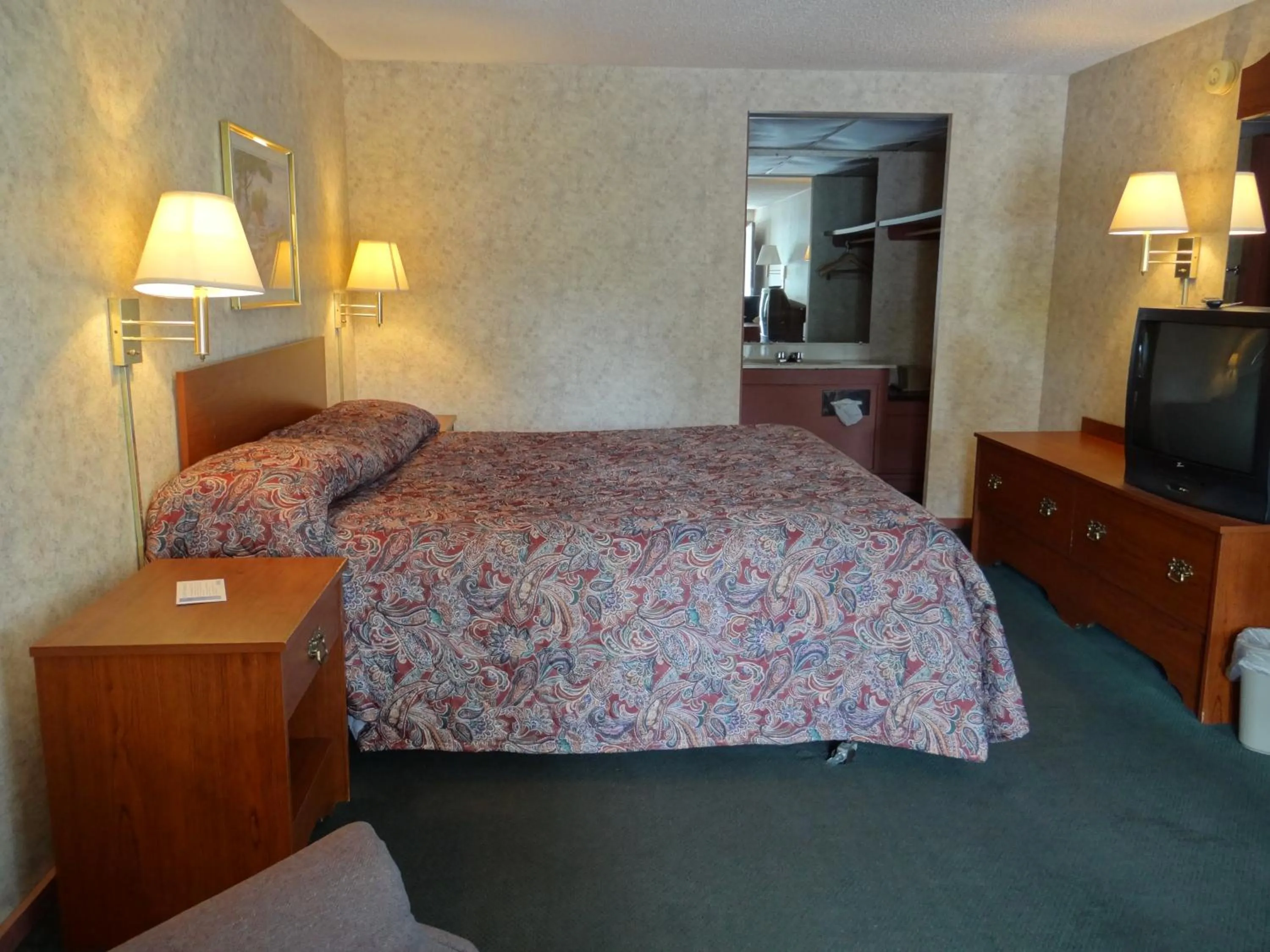 Bed in Motel 6-Hamburg, NY