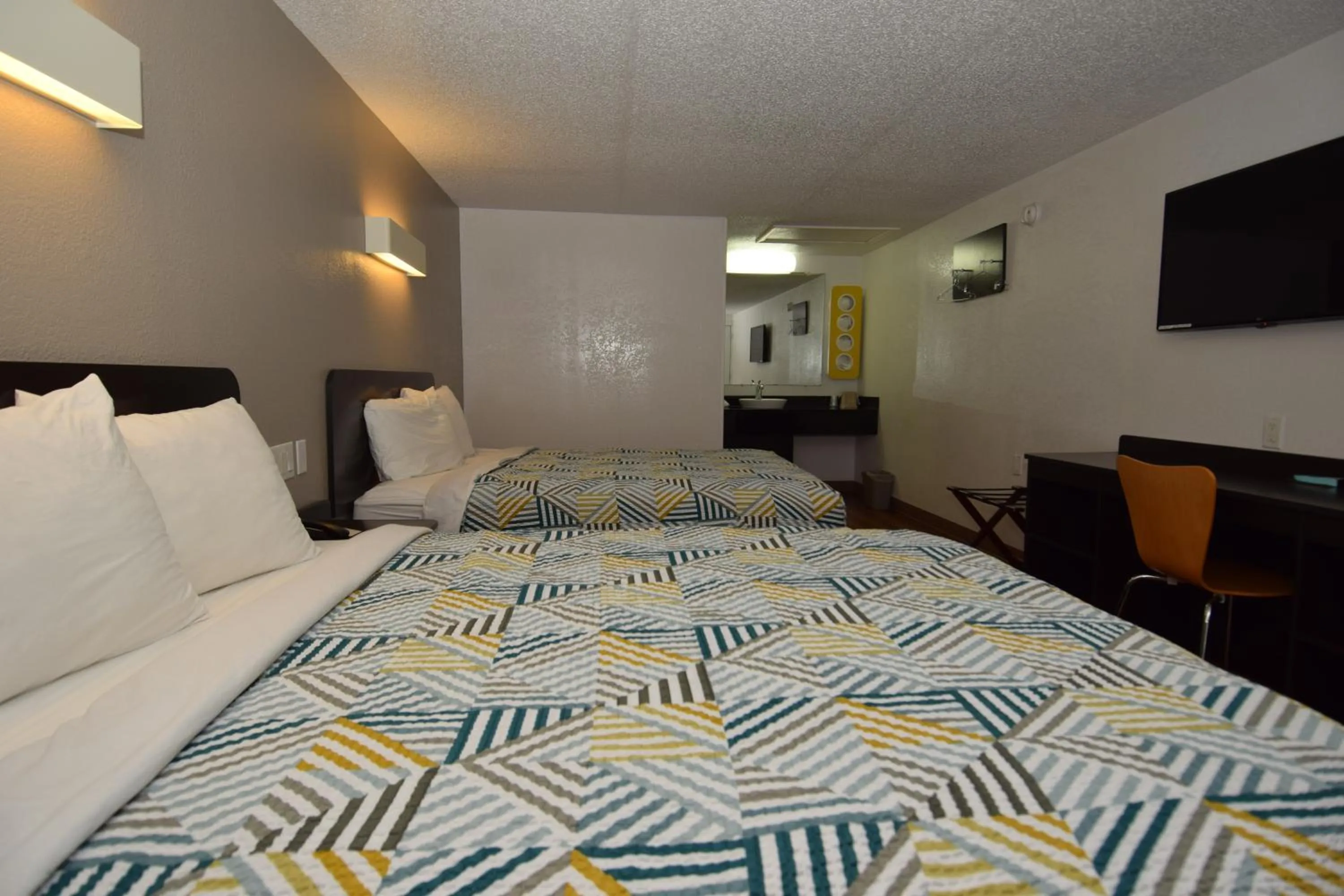 Bedroom, Bed in Motel 6-Hamburg, NY