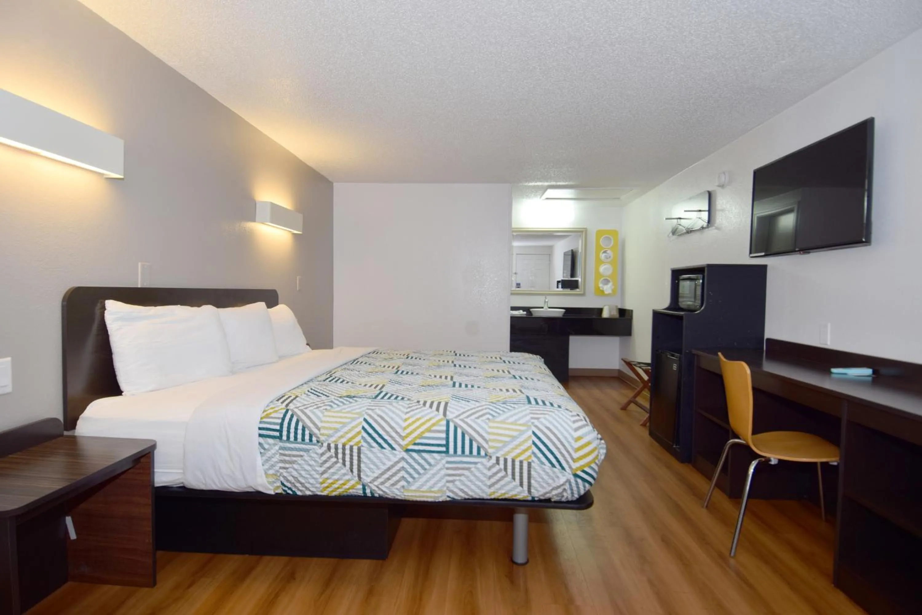 Bedroom, Bed in Motel 6-Hamburg, NY