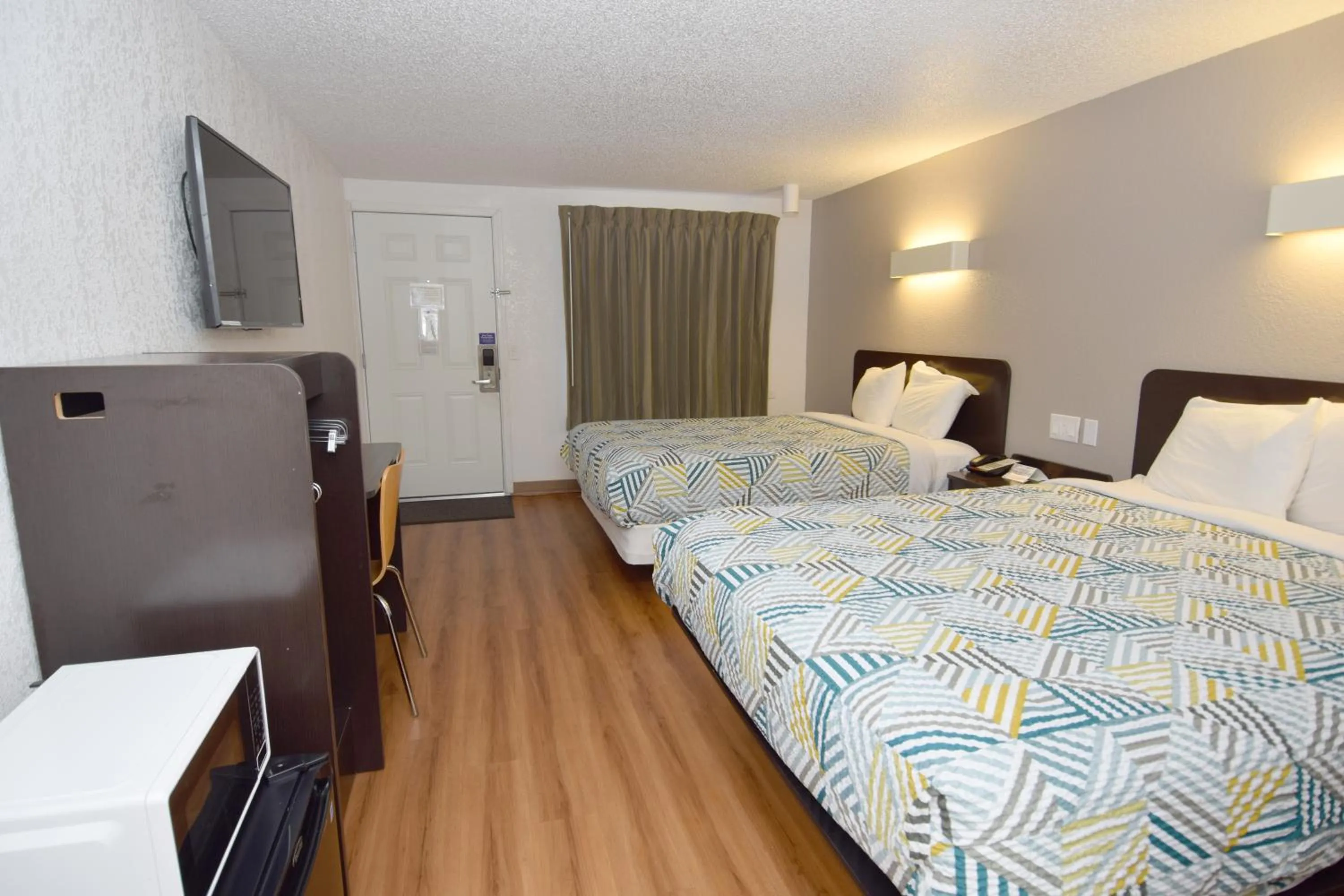 Bedroom, Bed in Motel 6-Hamburg, NY