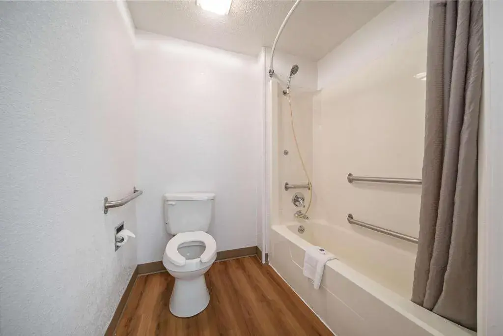 Queen Room with Two Queen Beds - Non-Smoking in Motel 6-Hamburg, NY Queen Room with Two Queen Beds - Non-Smoking in Motel 6-Hamburg, NY