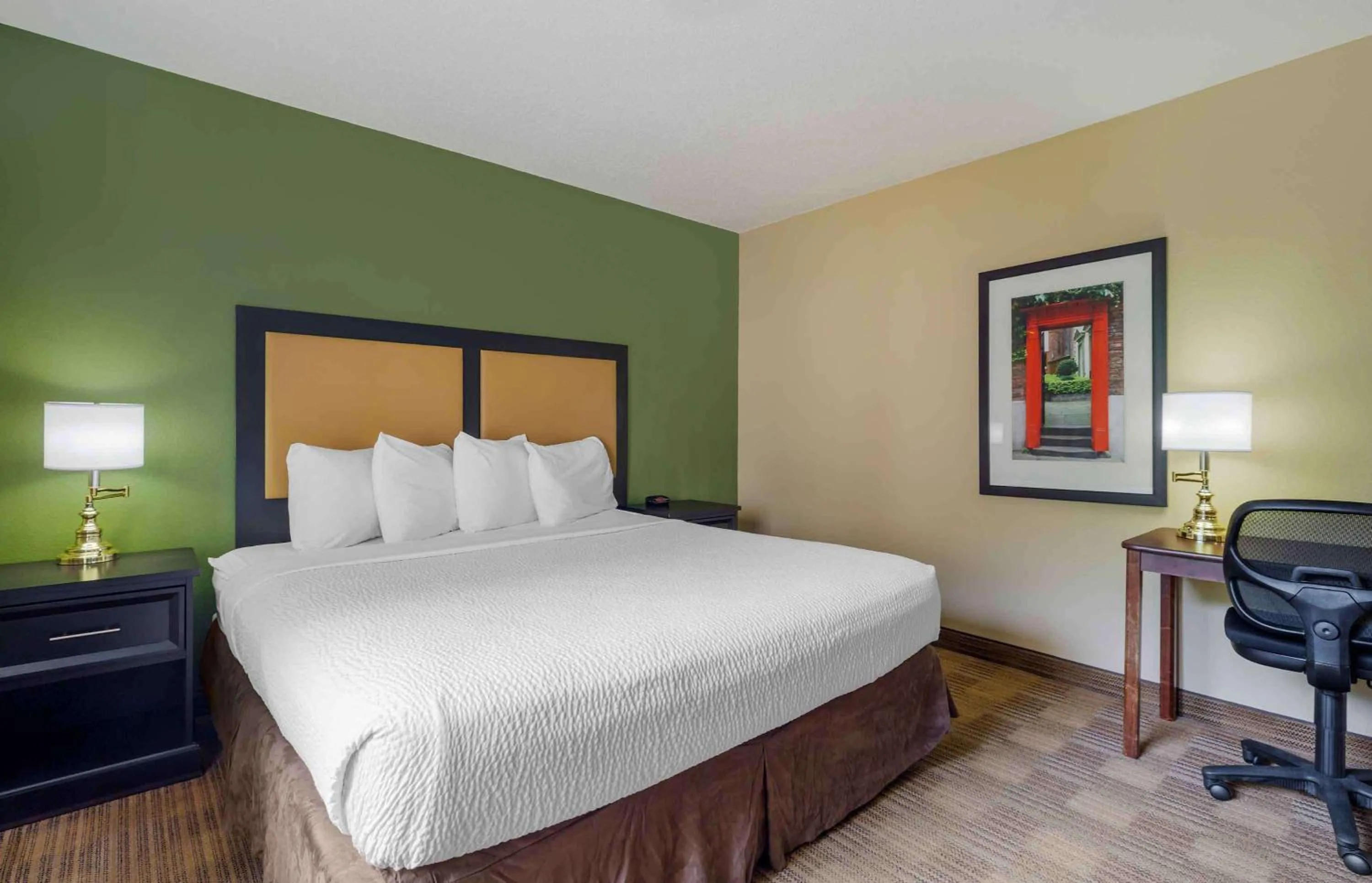 Bedroom, Bed in Extended Stay America Suites - Chicago - Elmhurst - O'Hare