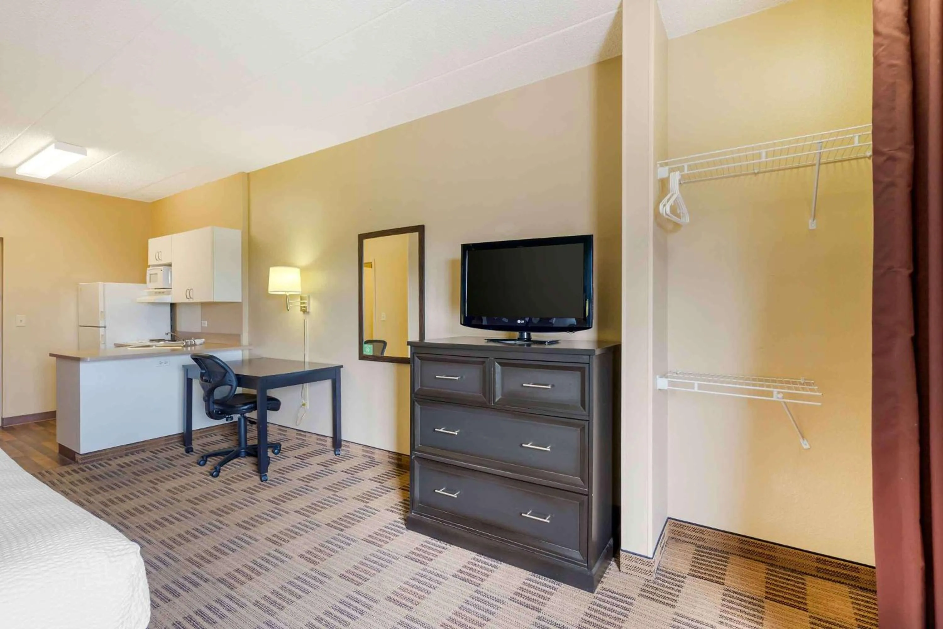 Bedroom in Extended Stay America Suites - Chicago - Elmhurst - O'Hare