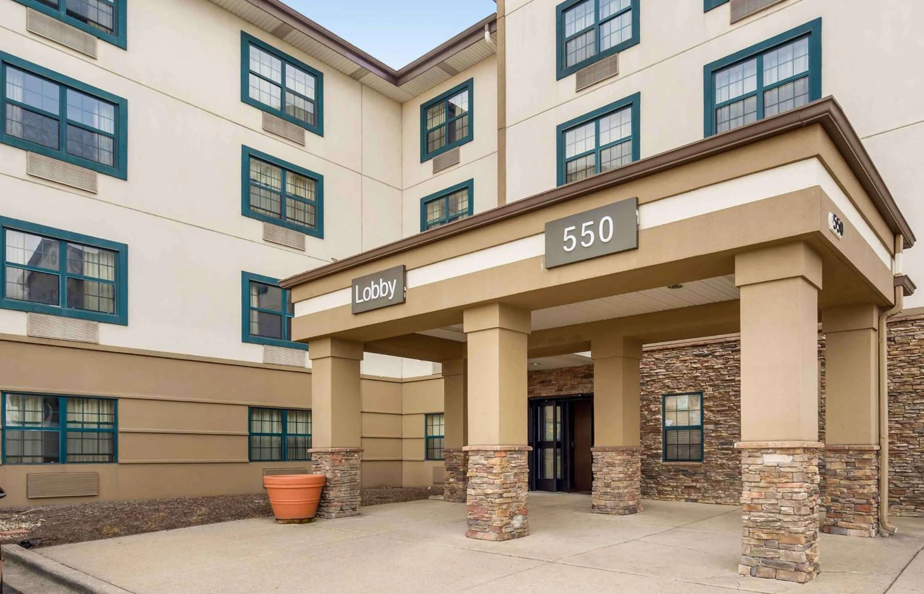 Property building in Extended Stay America Suites - Chicago - Elmhurst - O'Hare