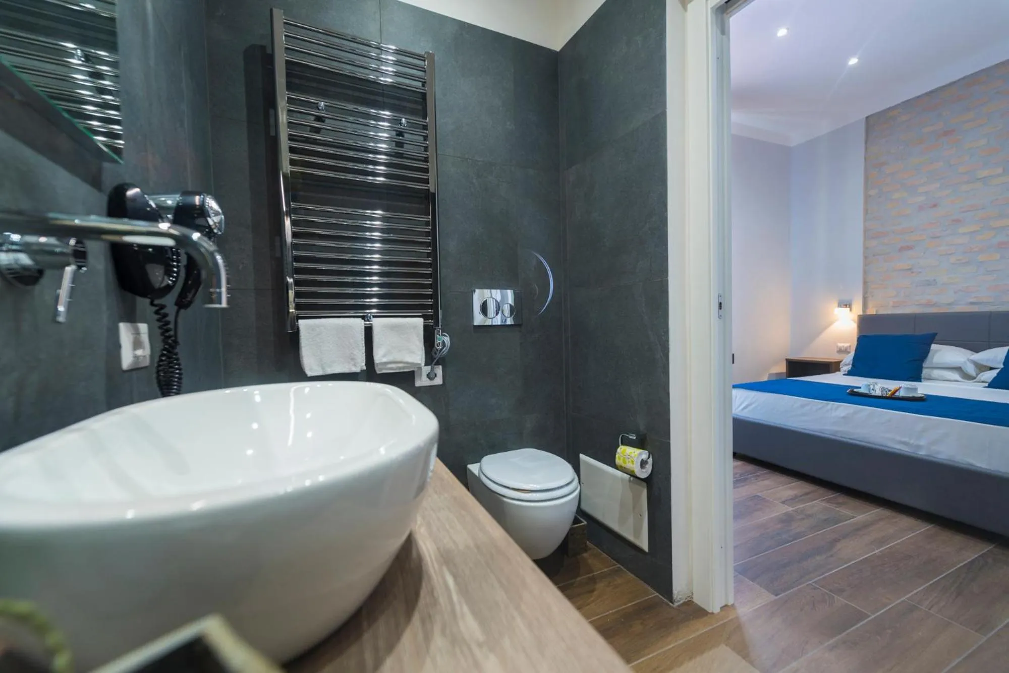 Shower, Bed in Rent Rooms Trastevere