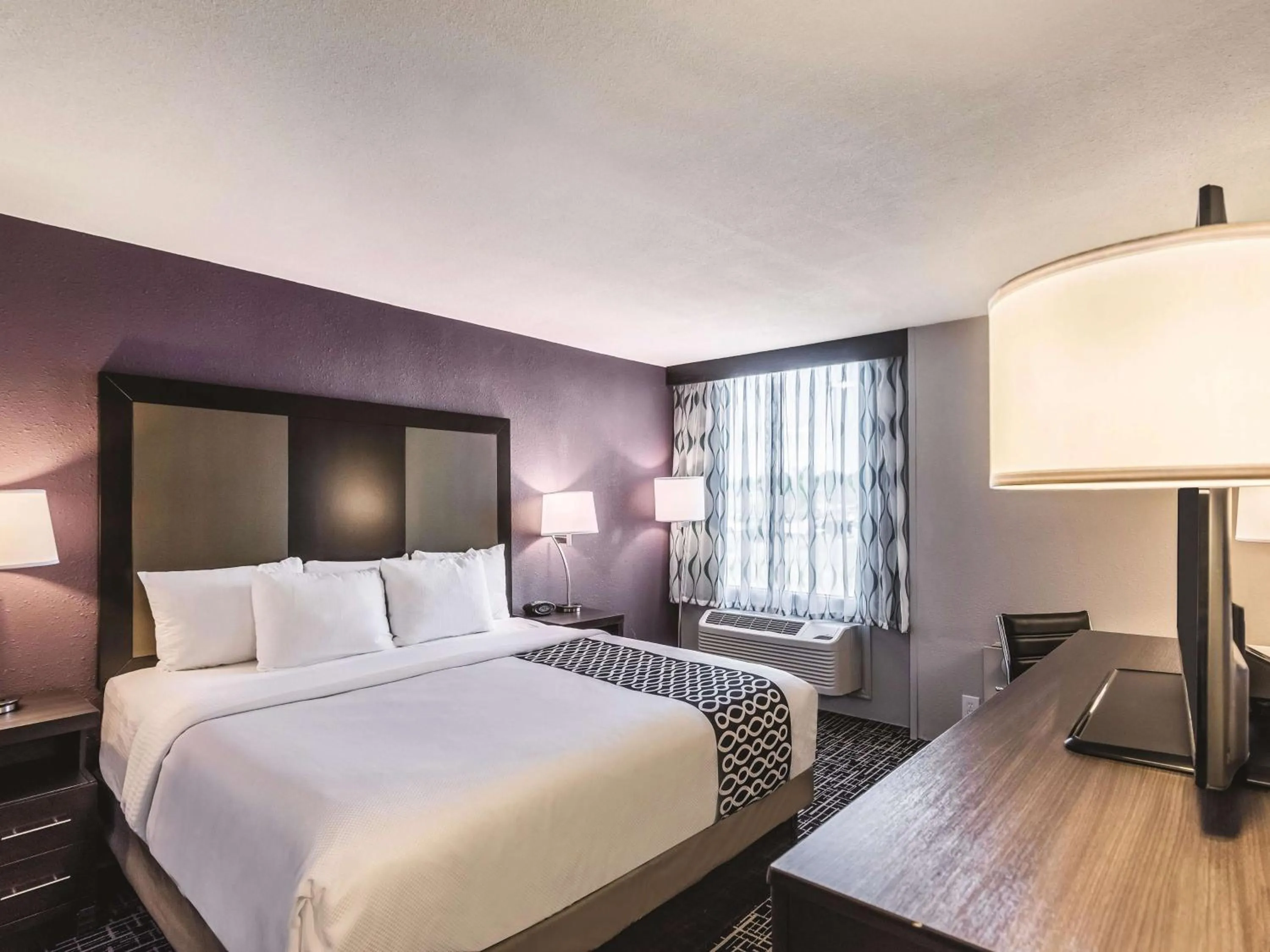 Photo of the whole room, Bed in La Quinta by Wyndham Colorado Springs North