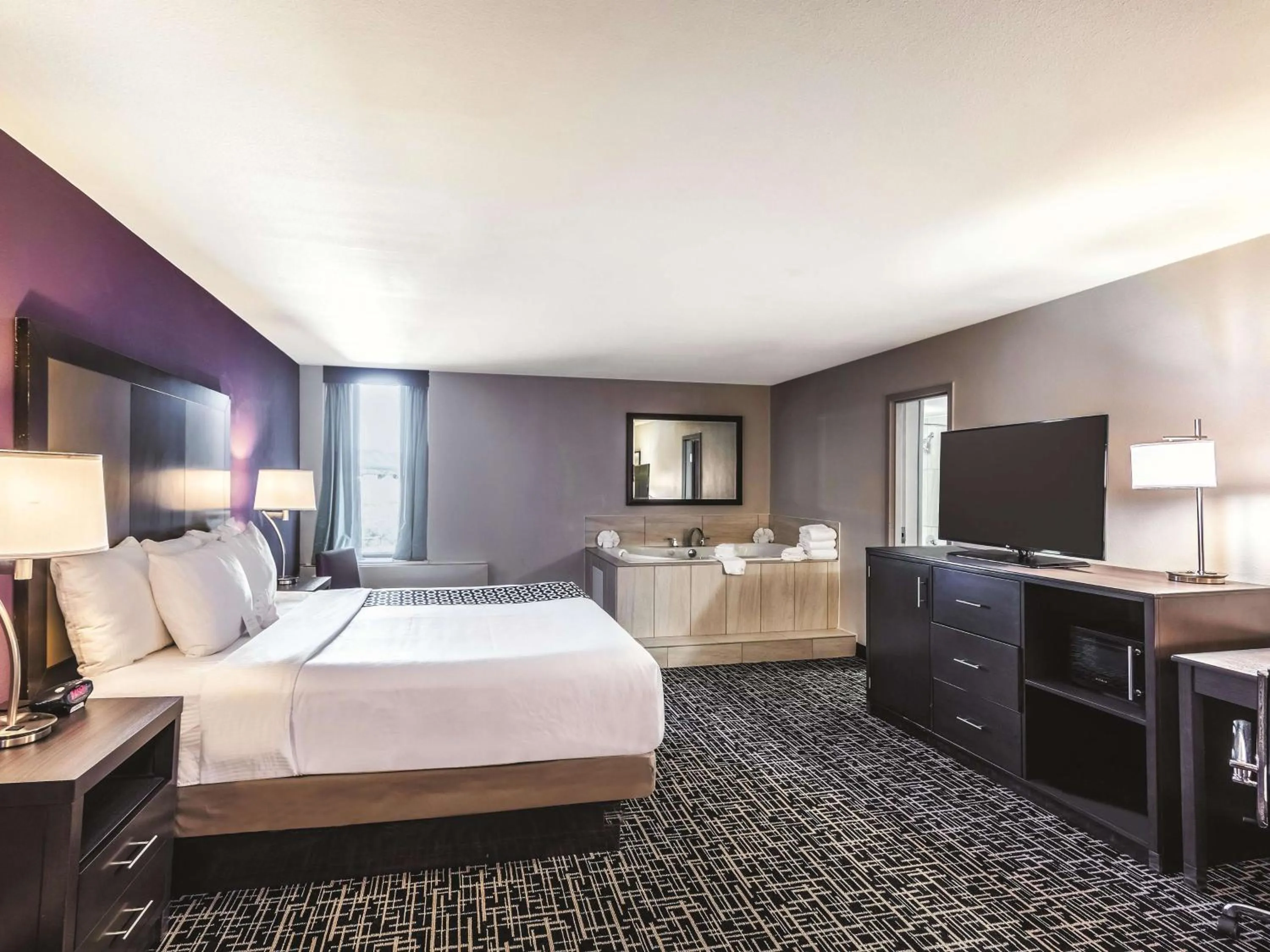 Photo of the whole room, Bed in La Quinta by Wyndham Colorado Springs North