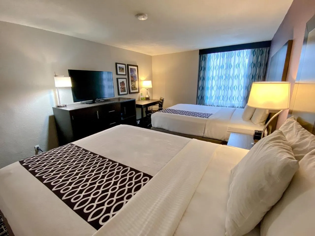 Bedroom, Bed in La Quinta by Wyndham Colorado Springs North