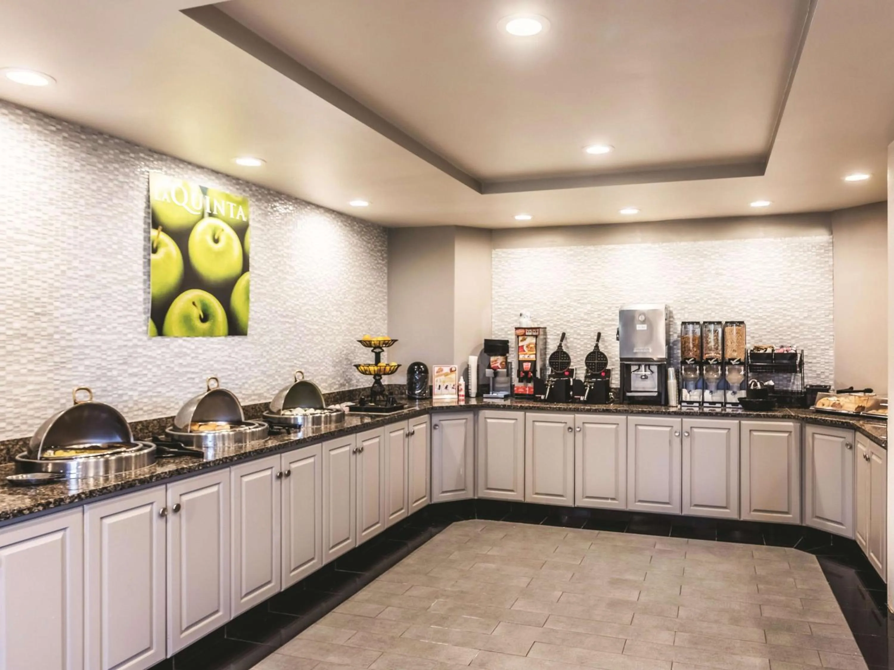 Restaurant/places to eat in La Quinta by Wyndham Colorado Springs North