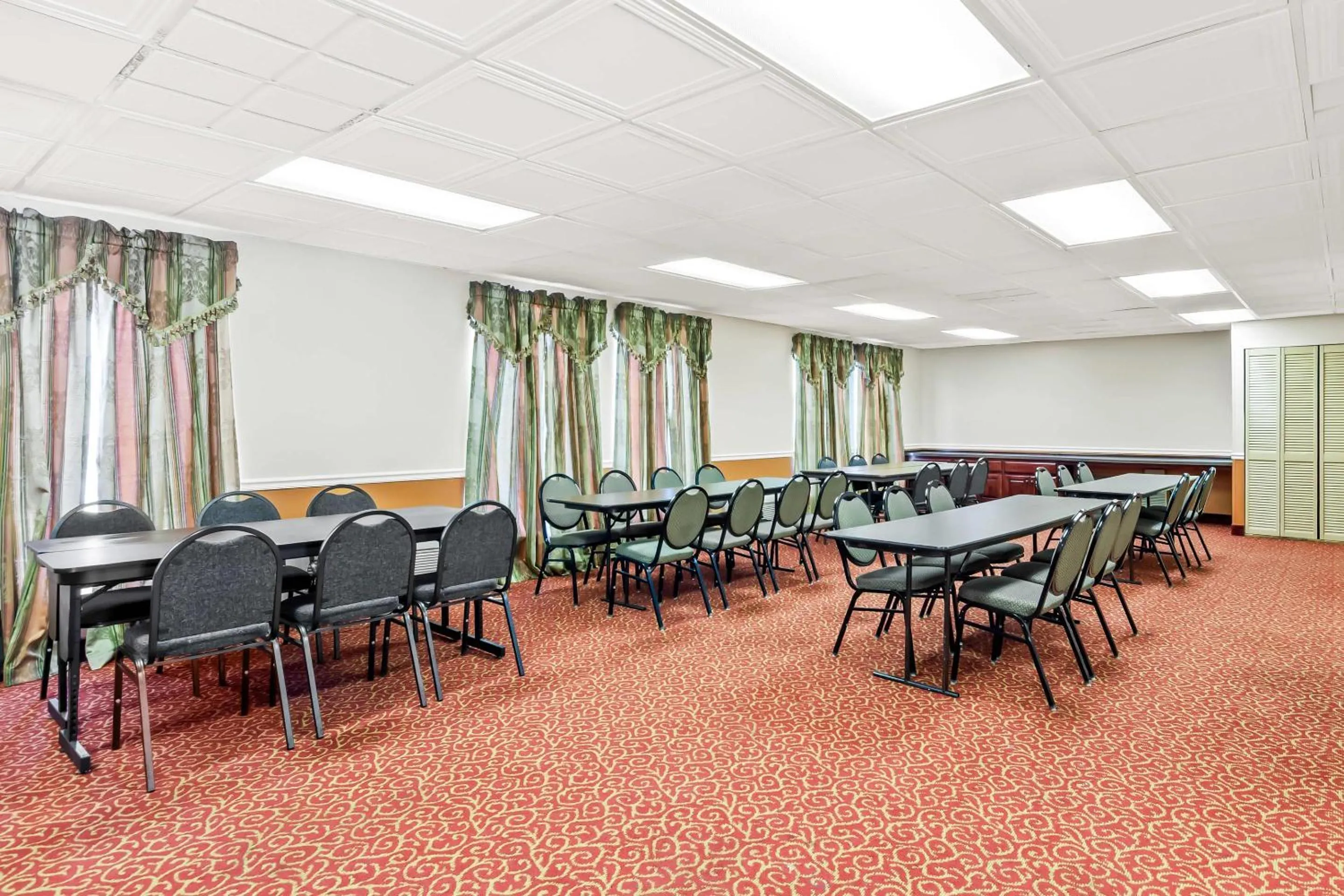 Meeting/conference room in Econo Lodge Mt Hope - Beckley North