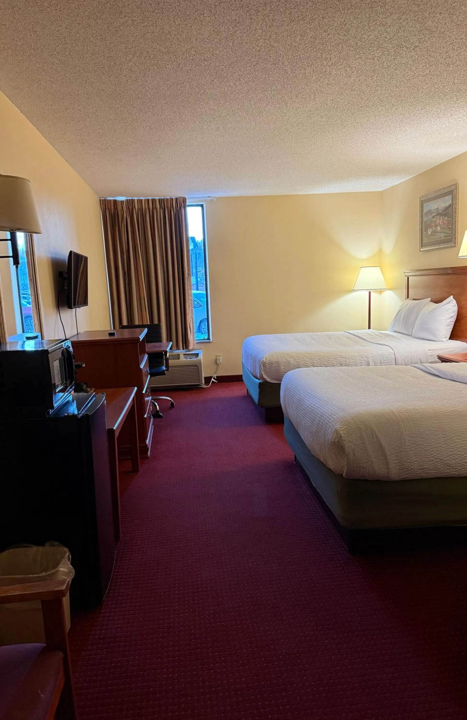 Bed in Econo Lodge Mt Hope - Beckley North