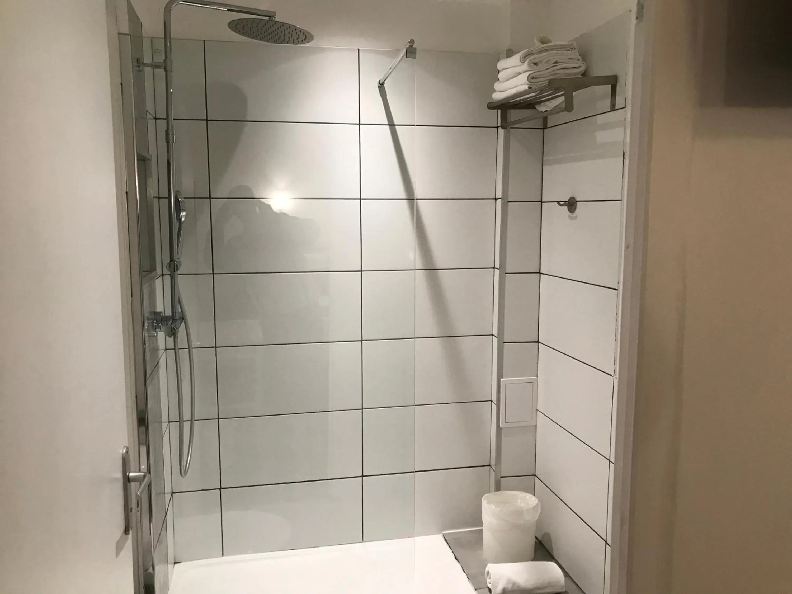 Shower in Hotel Morand