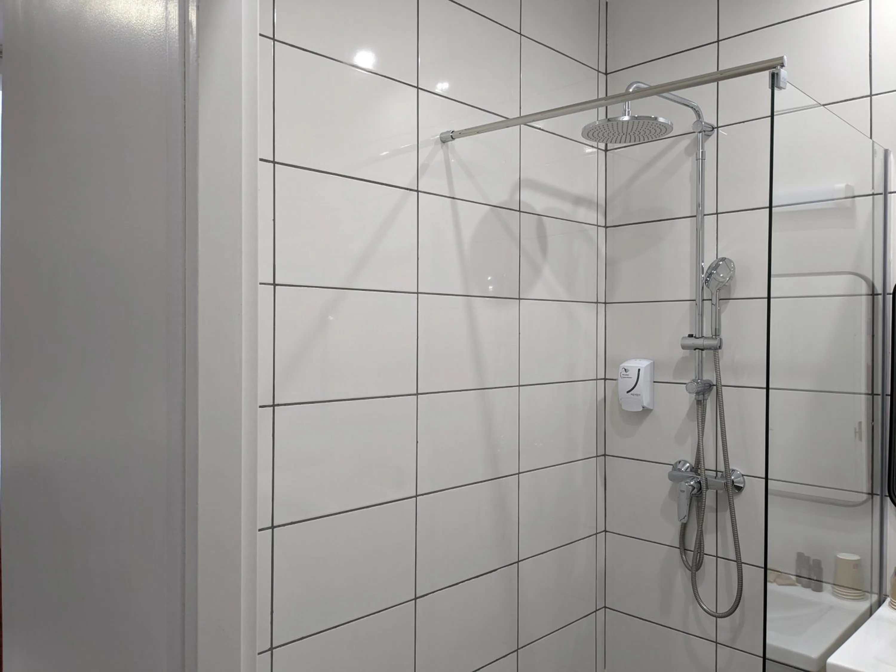 Shower in Hotel Morand