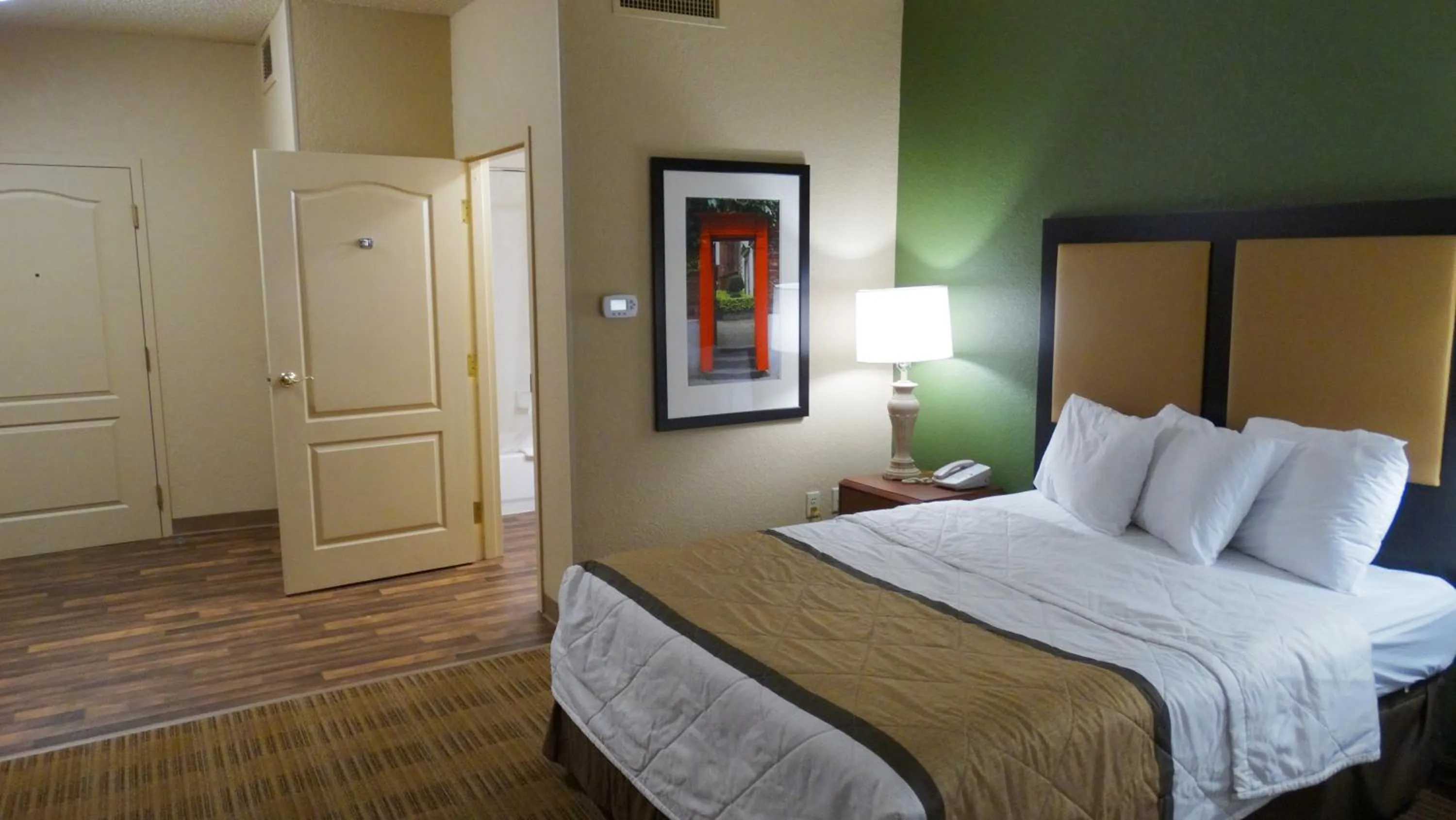 Bed in Extended Stay America Suites - Dallas - Frankford Road