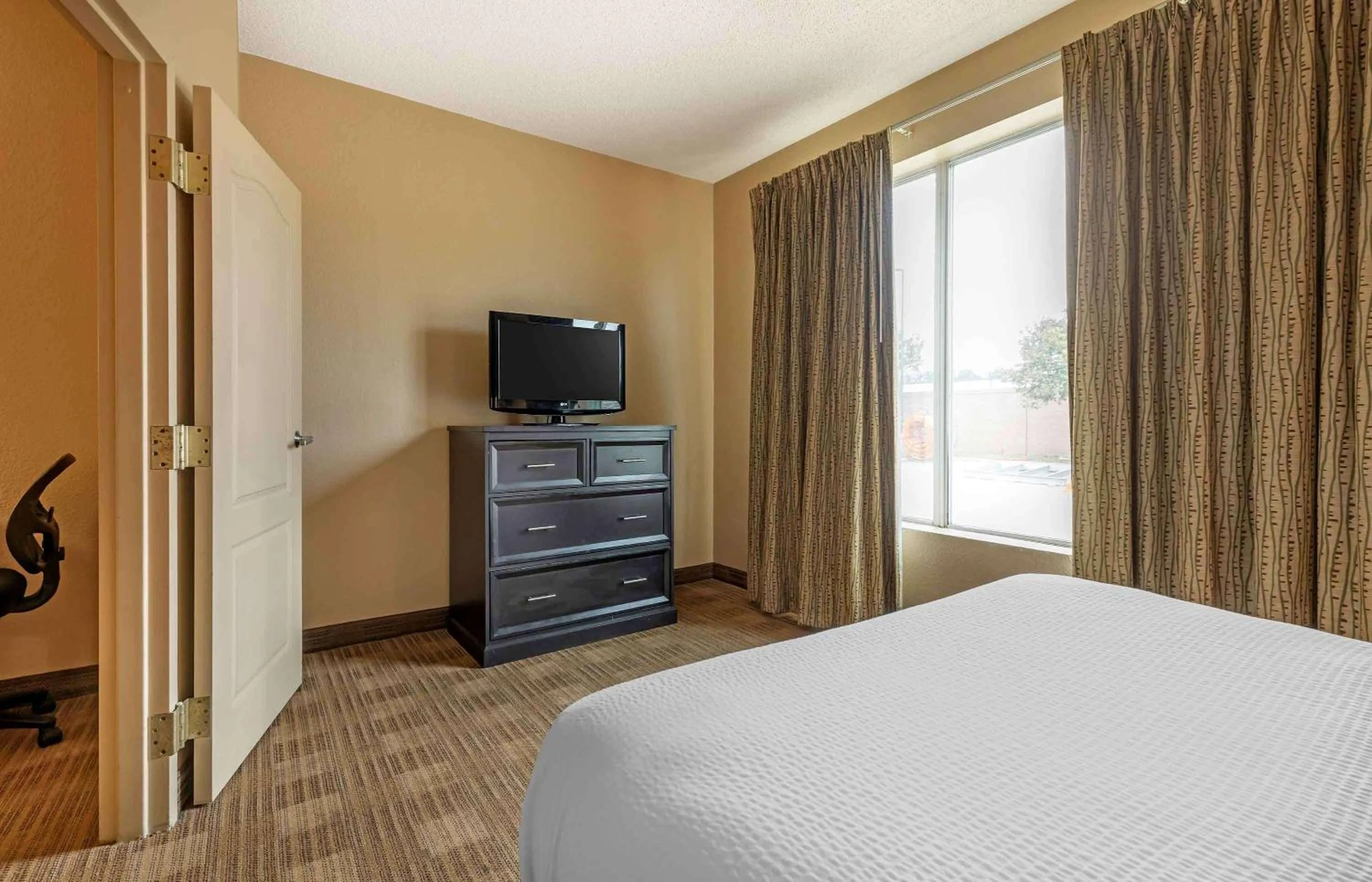Bedroom in Extended Stay America Suites - Dallas - Frankford Road