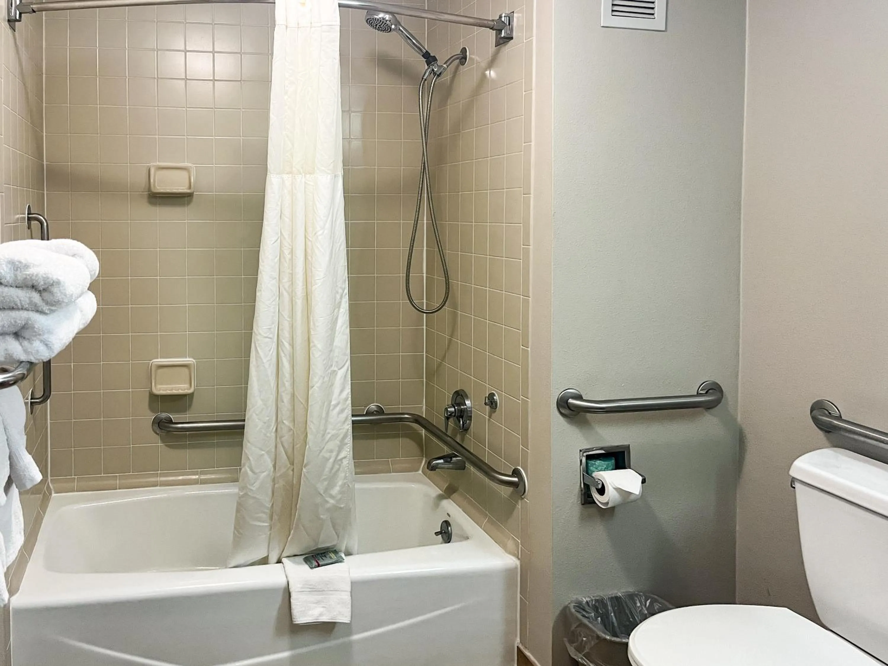 Bathroom in Motel 6 Stafford VA Quantico