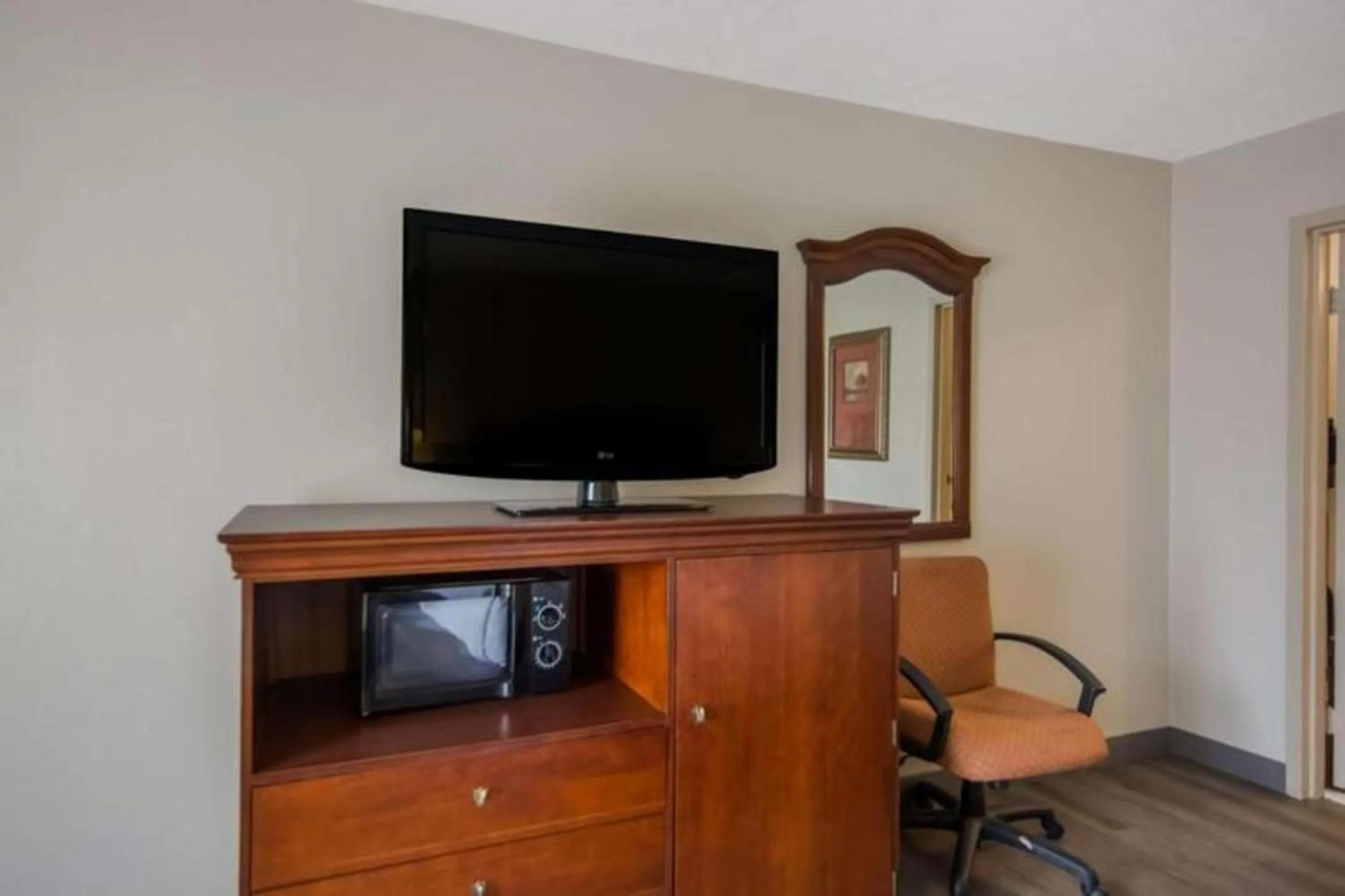 TV and multimedia in Motel 6 Stafford VA Quantico