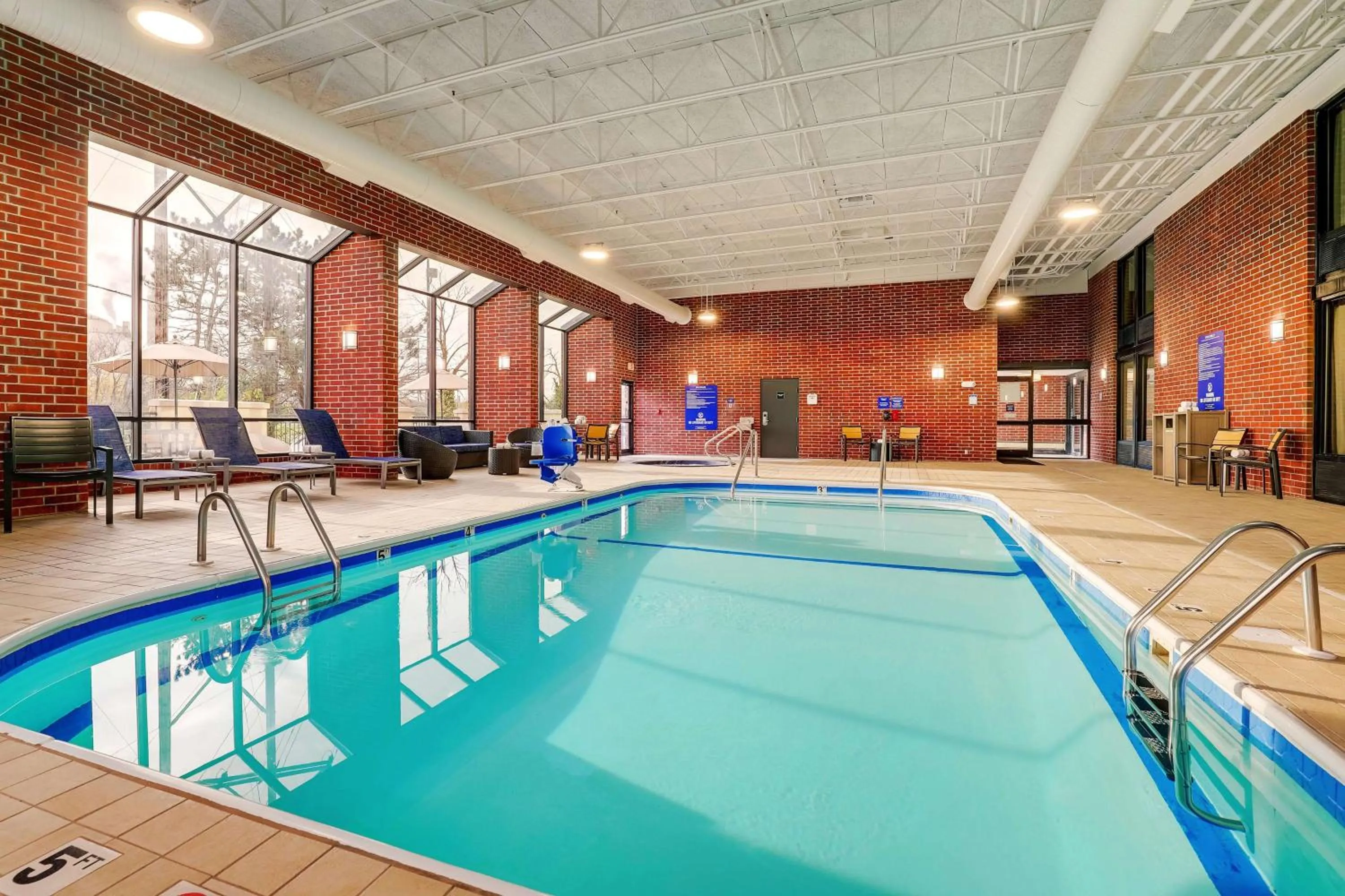 Pool view in Drury Inn & Suites Springfield