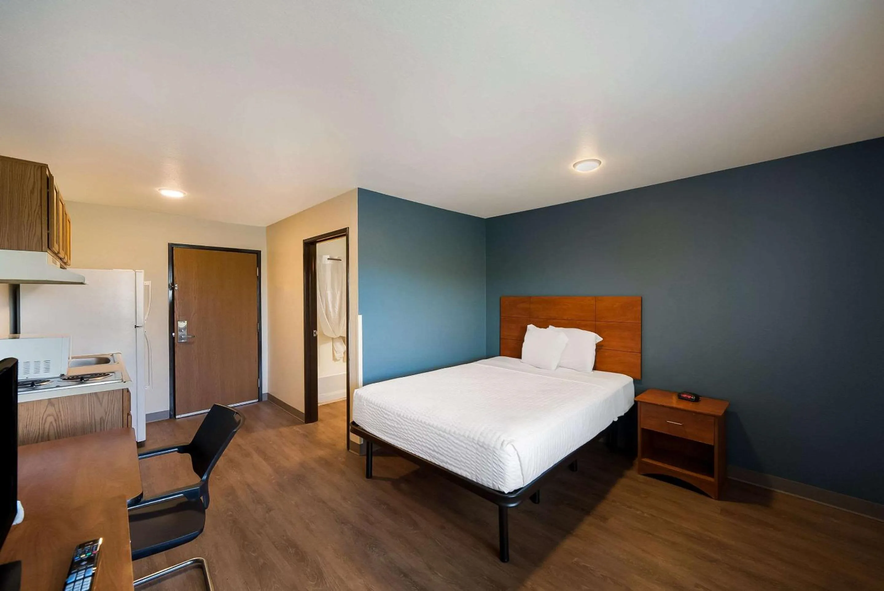 Bedroom, Bed in WoodSpring Suites Fort Worth Fossil Creek
