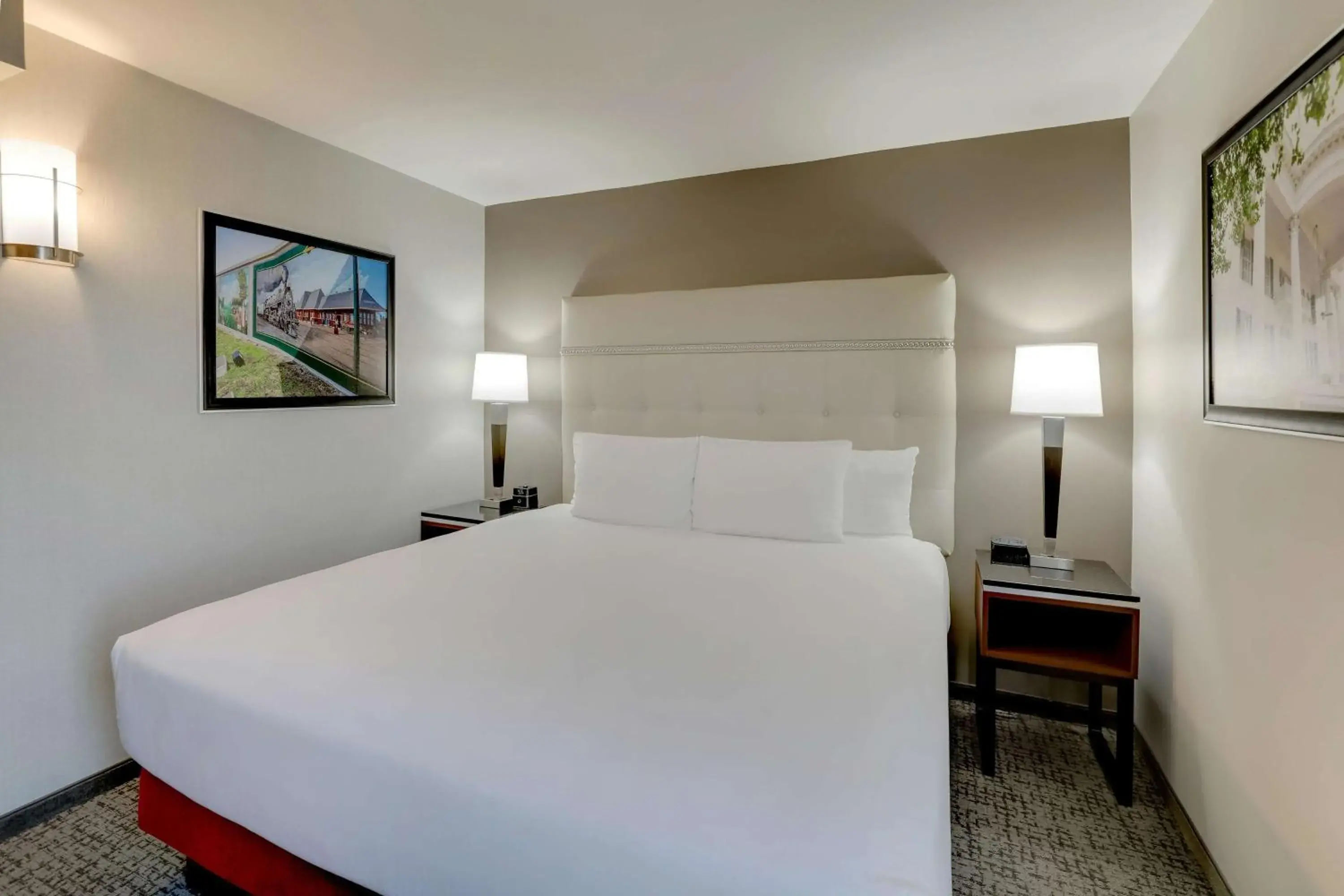 Superior King Suite in Drury Inn Paducah Superior King Suite in Drury Inn Paducah