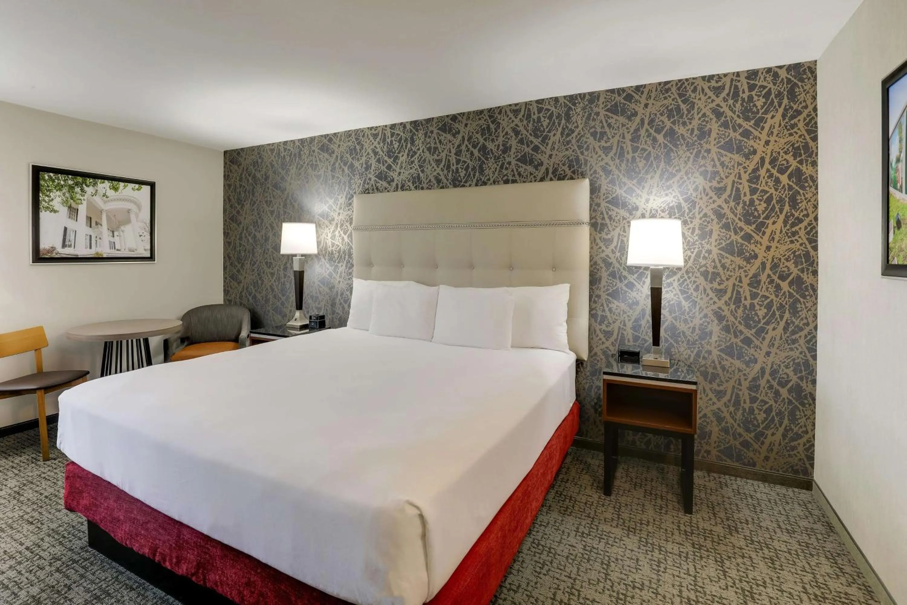 Bedroom, Bed in Drury Inn Paducah