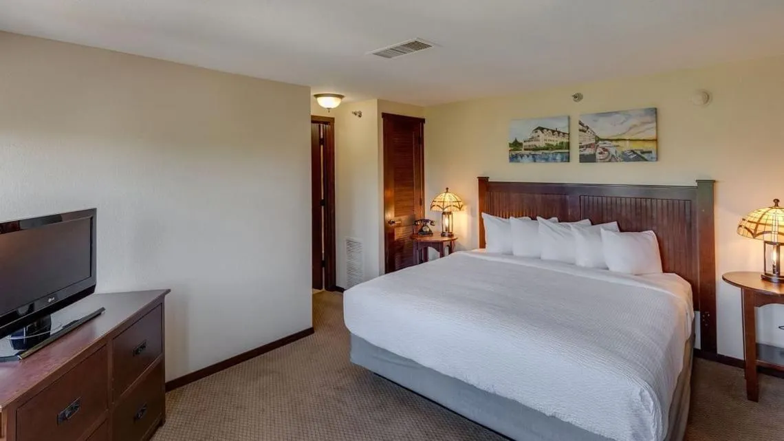 Bed in Chase On The Lake