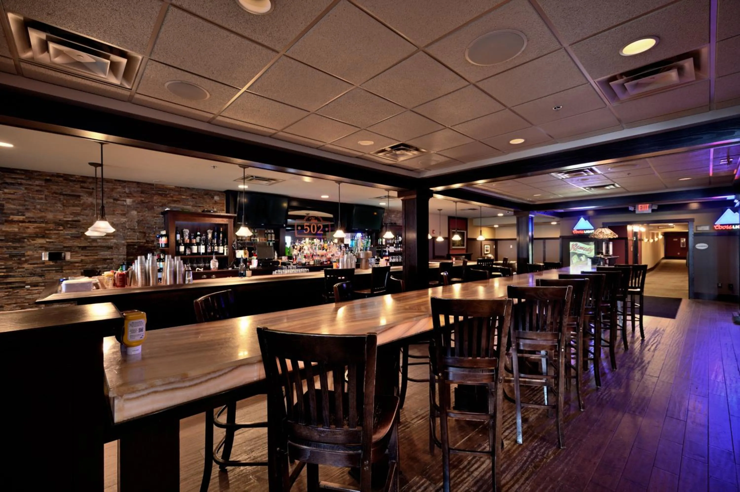 Restaurant/places to eat in Chase On The Lake