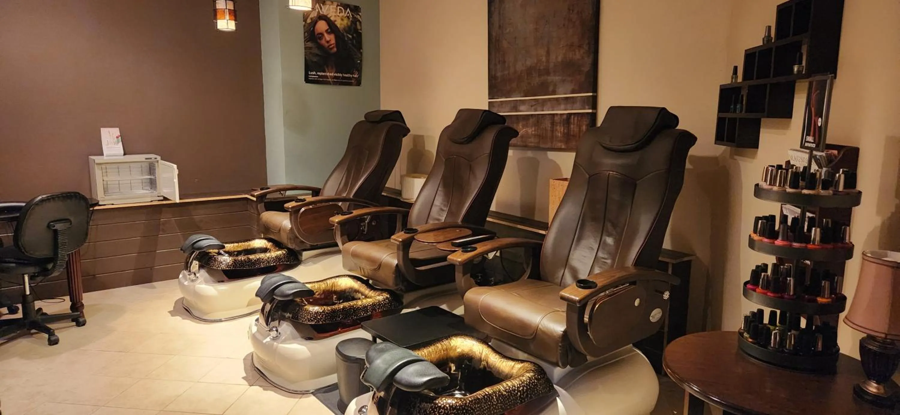 Spa and wellness centre/facilities in Chase On The Lake