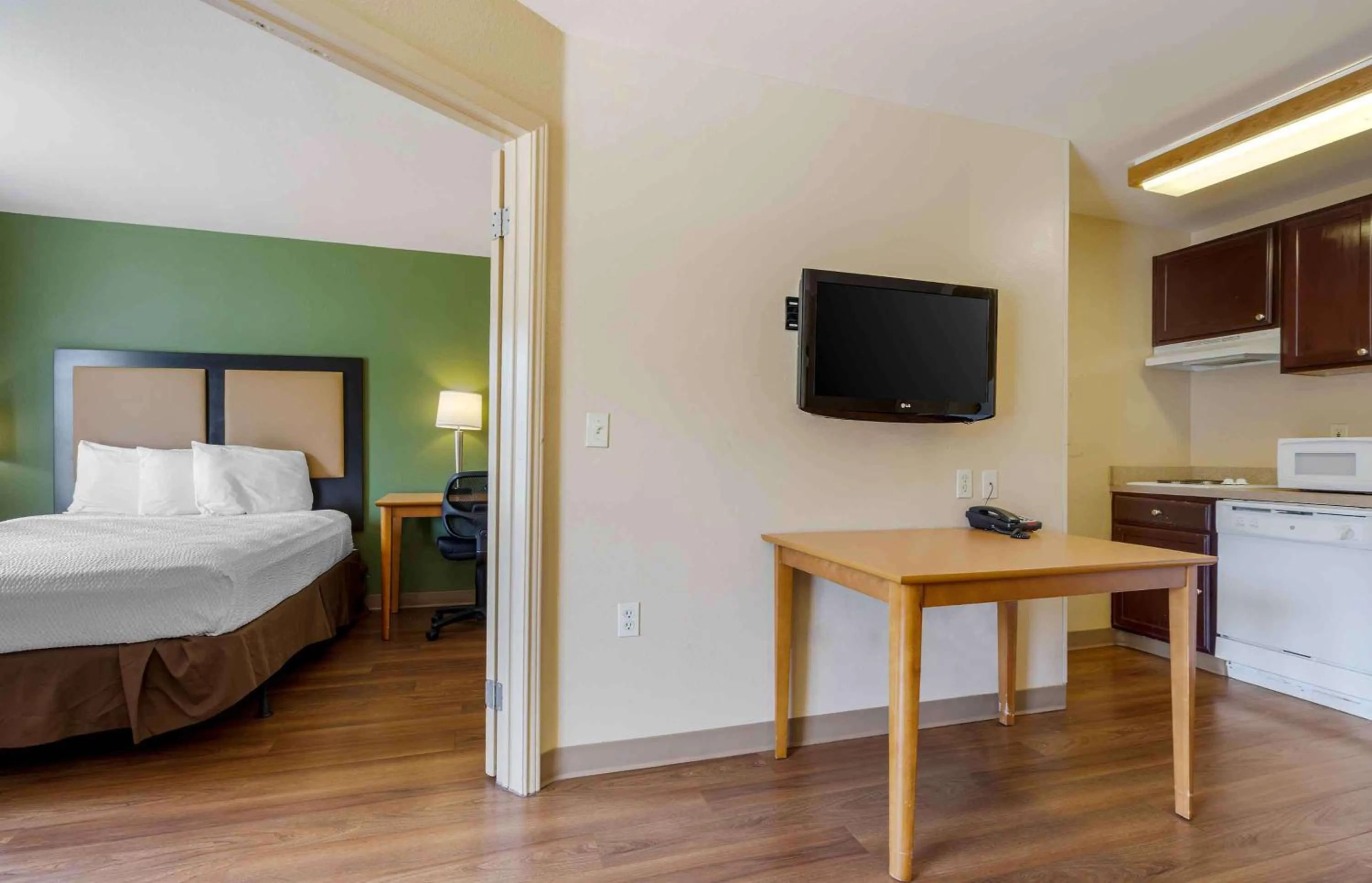 Bedroom in Extended Stay America Suites - Austin - North Central