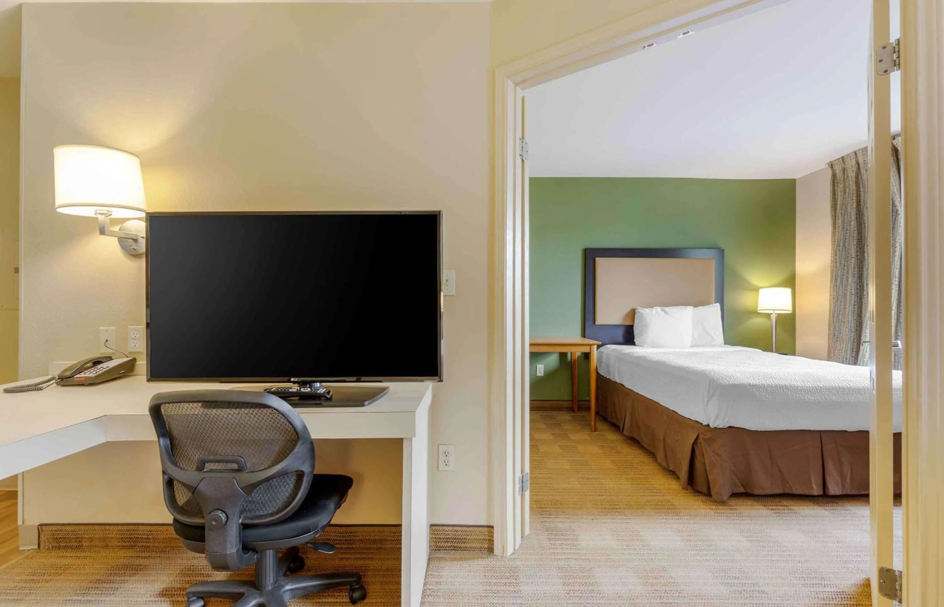 Bedroom in Extended Stay America Suites - Austin - North Central