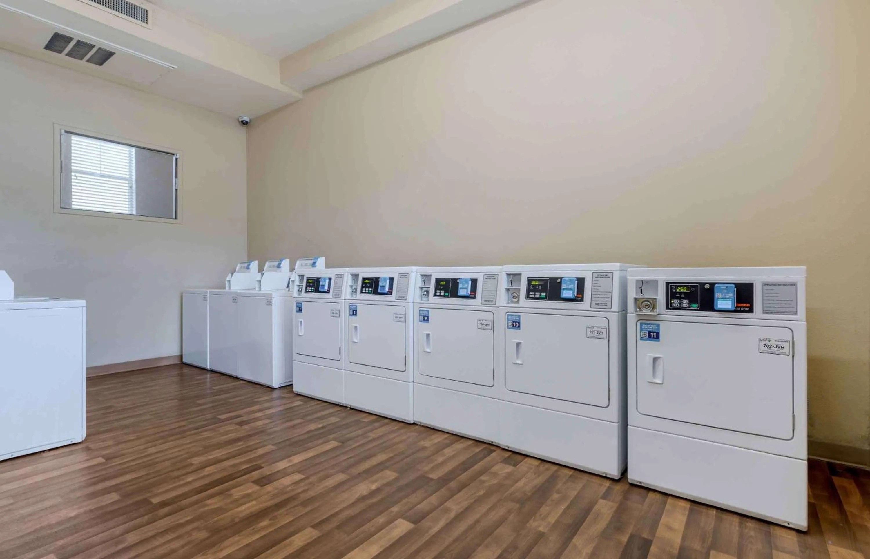 Property building in Extended Stay America Suites - Austin - North Central