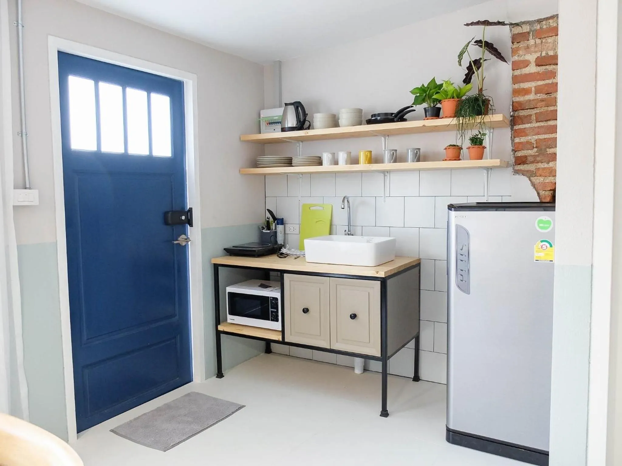 Kitchen or kitchenette in Snoozy Guesthouse