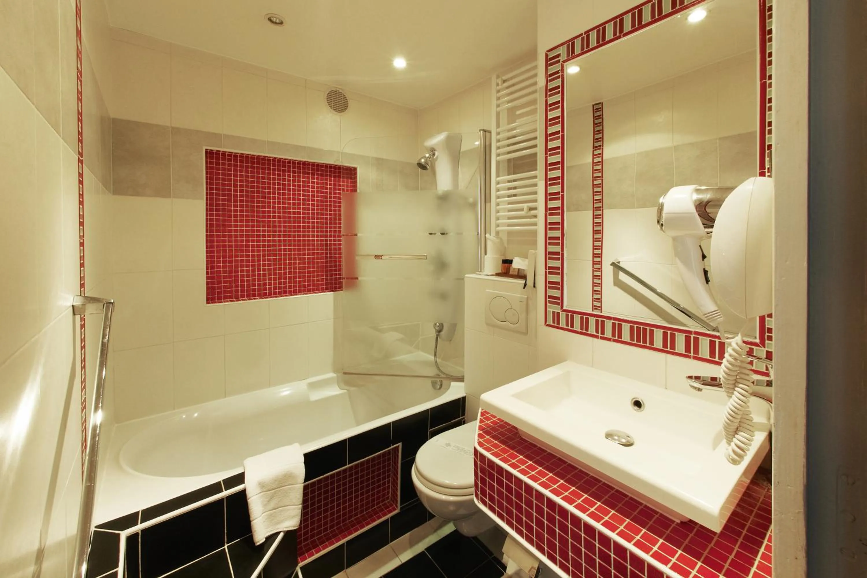 Bathroom in Hôtel Poussin