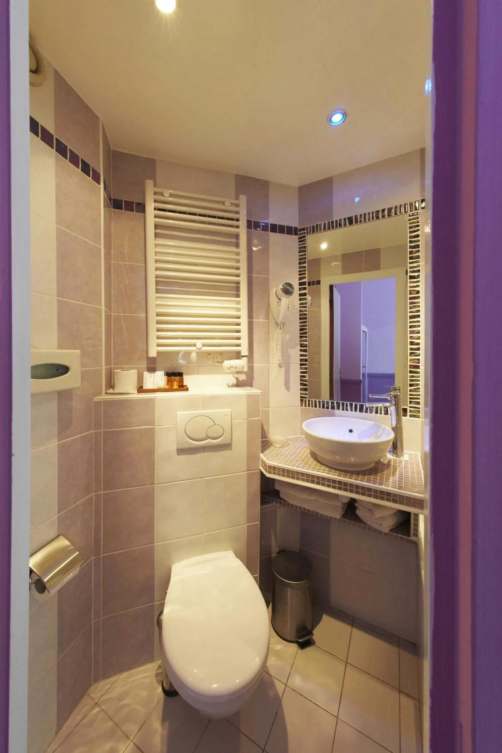 Bathroom in Hôtel Poussin