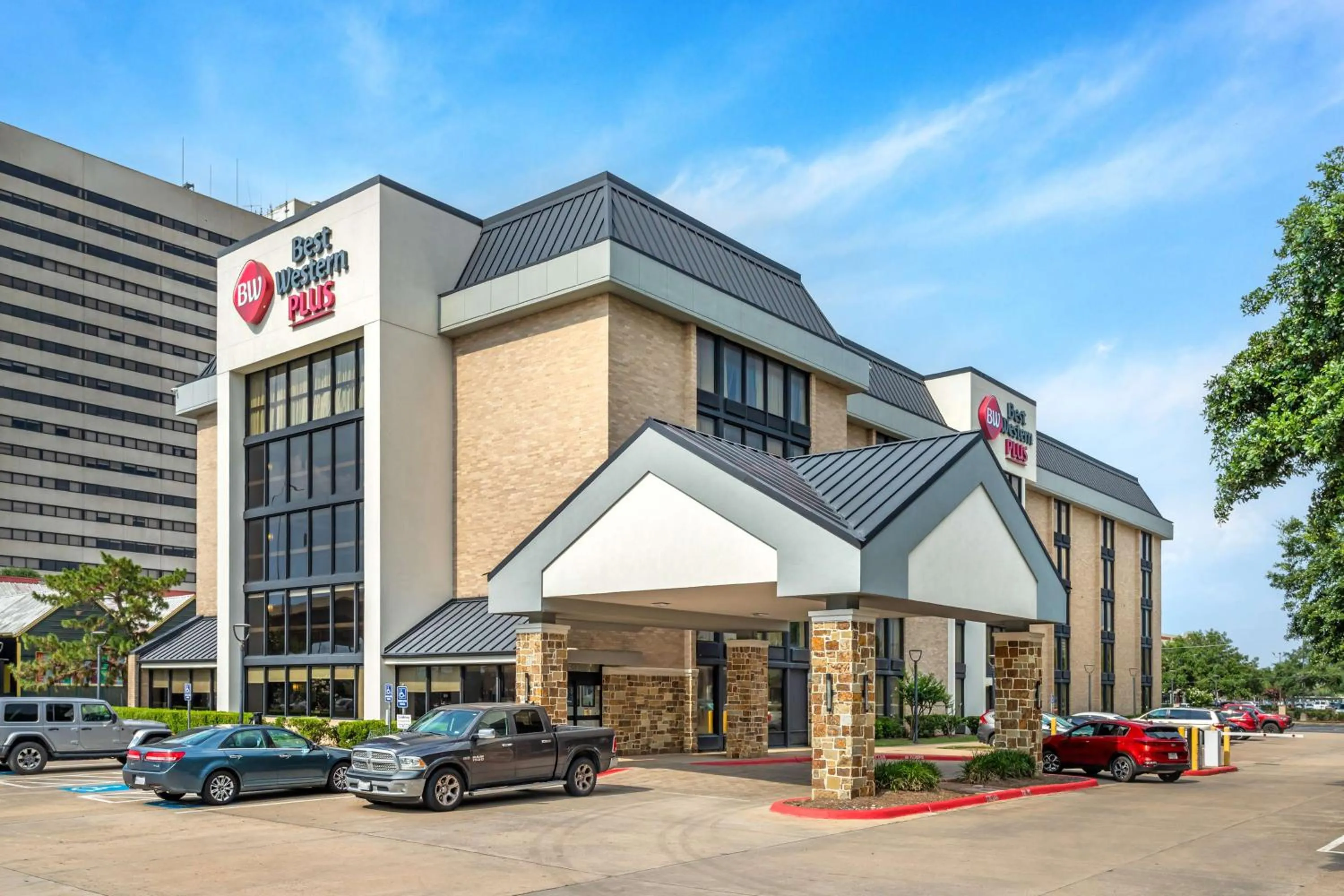 Property building in Best Western Plus Houston Energy Corridor