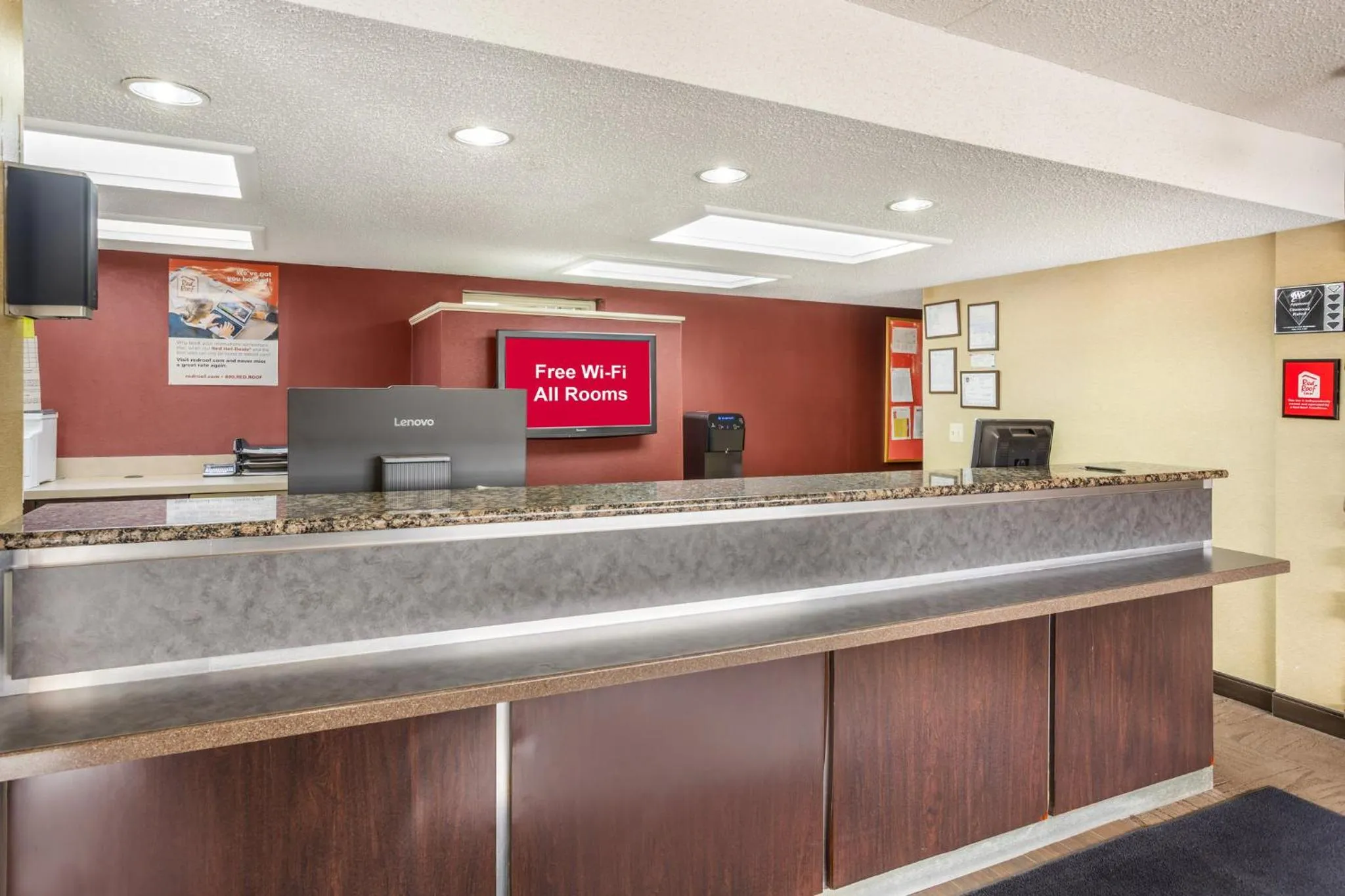 Lobby or reception in Red Roof Inn Tinton Falls-Jersey Shore