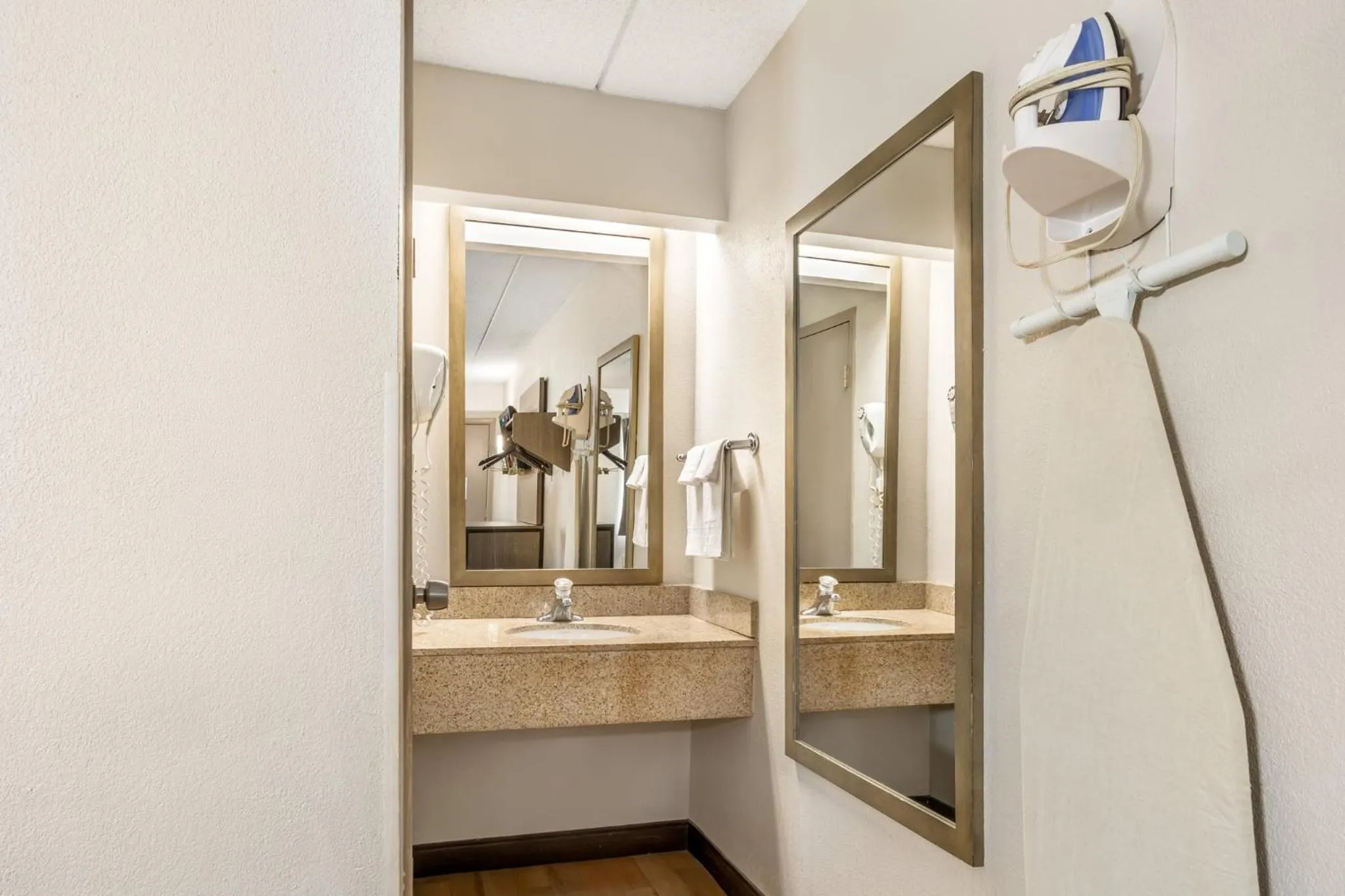 Bathroom in Red Roof Inn Tinton Falls-Jersey Shore
