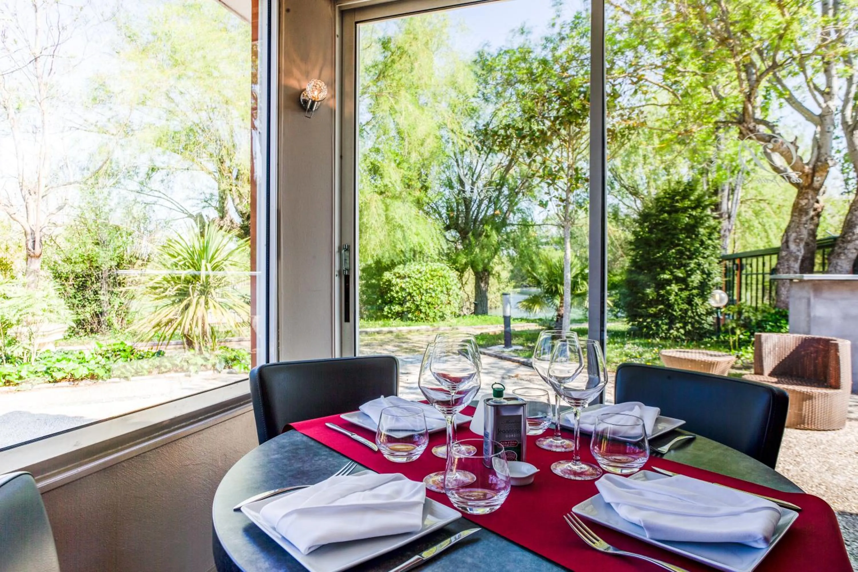 Restaurant/places to eat in SOWELL HOTELS Domaine de la Petite Isle