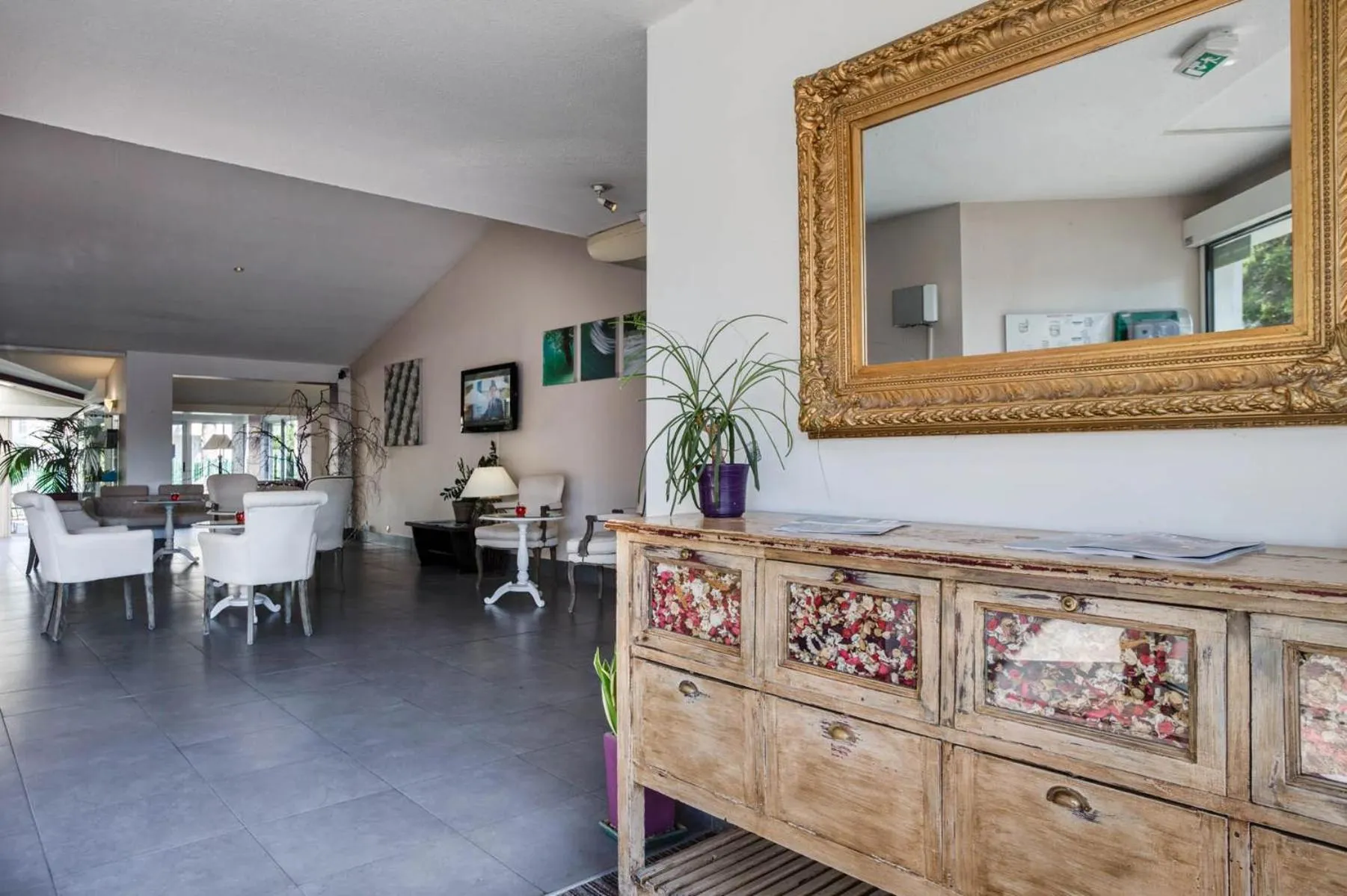 Lounge or bar in SOWELL HOTELS Domaine de la Petite Isle