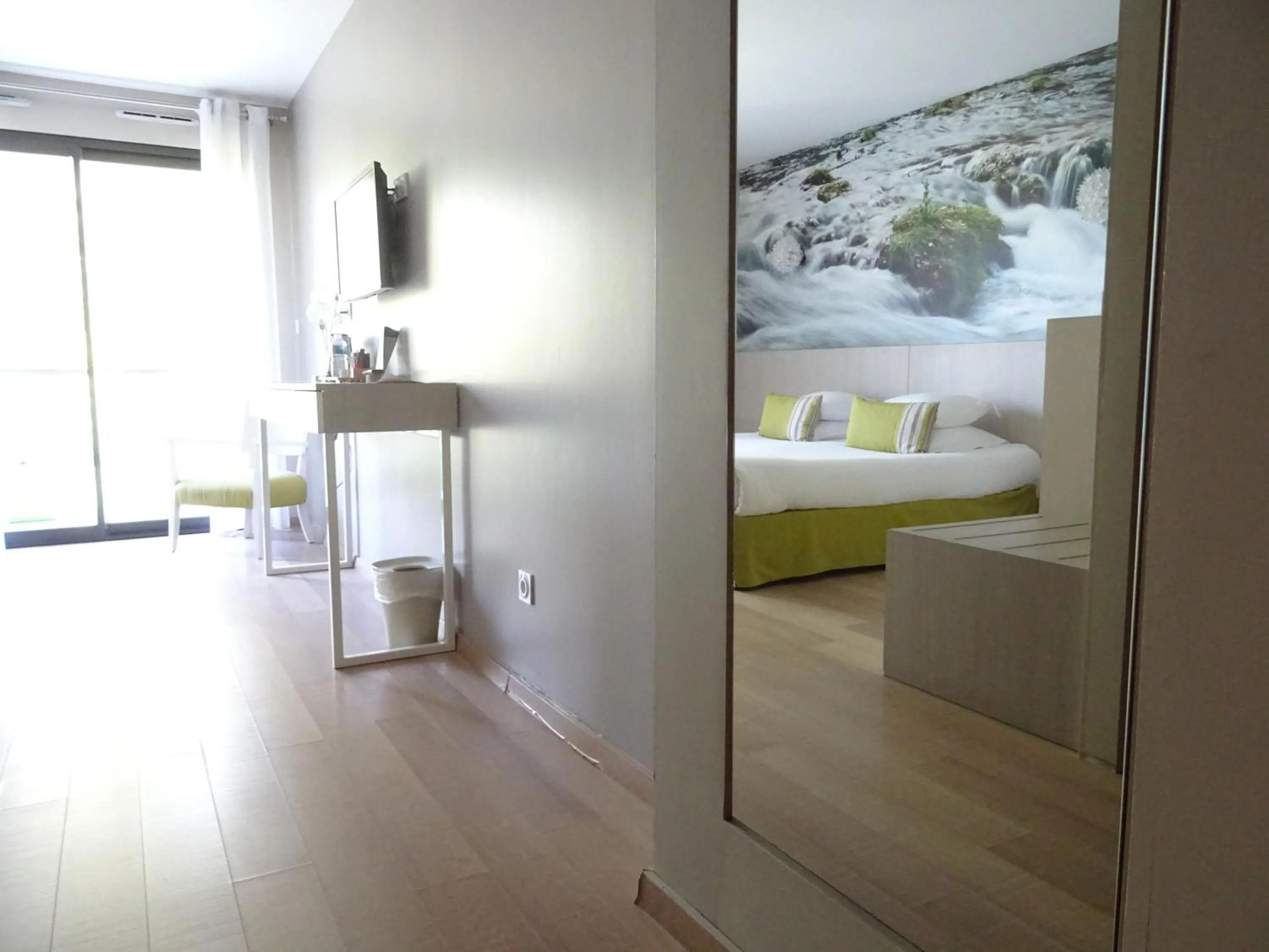 TV and multimedia, Bed in SOWELL HOTELS Domaine de la Petite Isle